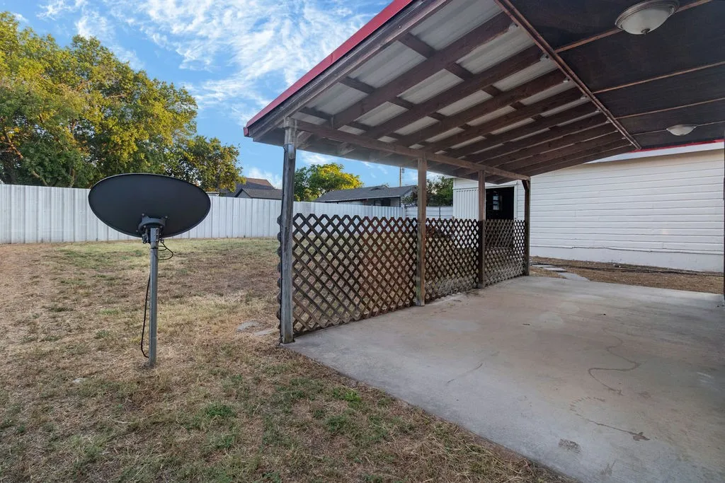 Single Family Residence For Rent in Tarrant County , 8615 Ronnie Street, White Settlement, Texas 76108, 3 Bedroom, 3 Bathroom, 2 Garage spaces, 2,176 Sqft, built in 1986, mls#21366221, Real Estate Agent in White Settlement, Homes For Rent in Tarrant county, Homes For Rent in White Settlement, Realtor in White Settlement Texas, Real Estate Brokerage Independent Realty Texas, Luminita Cordes Realtor