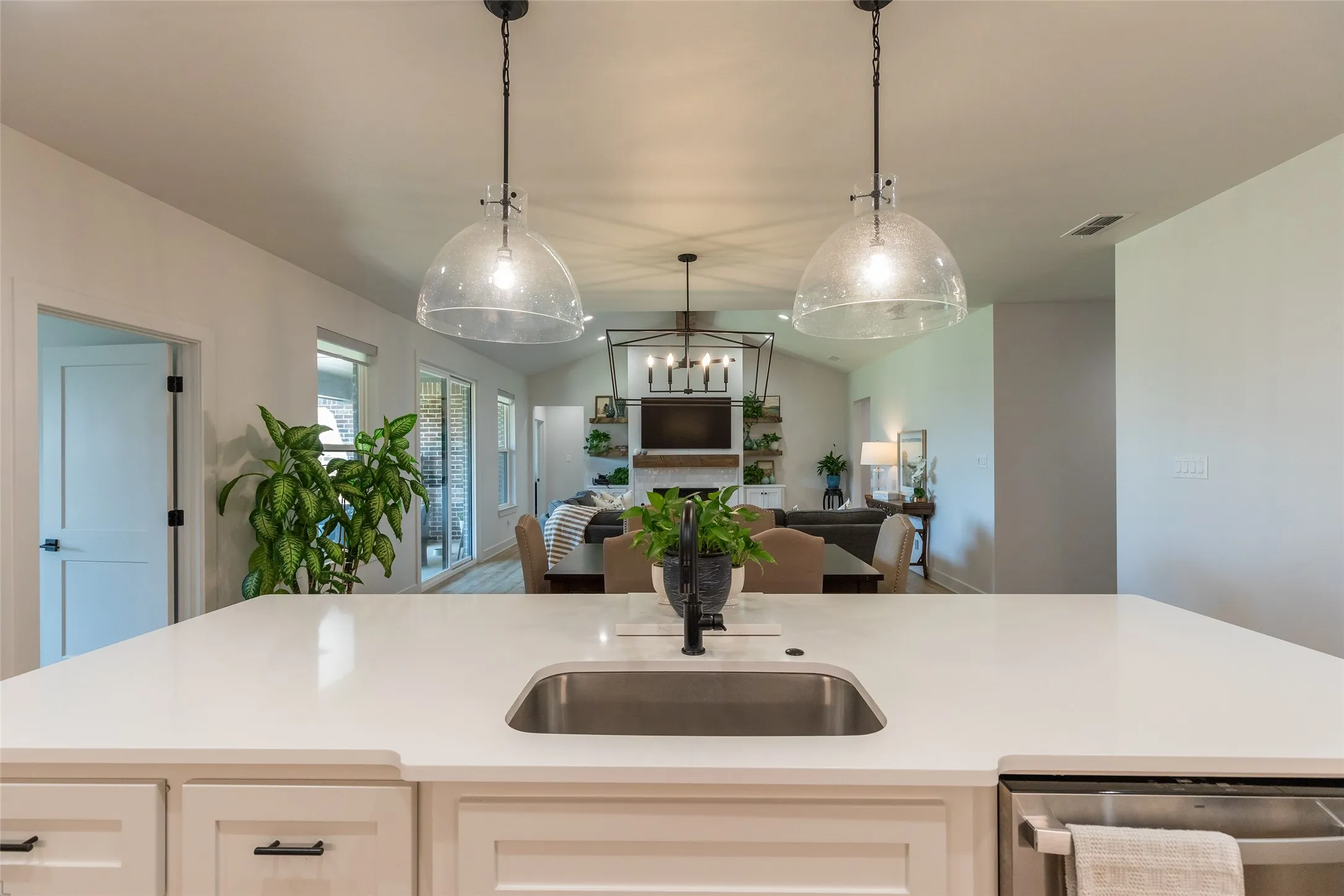 Single Family Residence For Sale in Taylor County , 5035 Cranbrook Drive, Abilene, Texas 79606, 4 Bedroom, 3 Bathroom, 2 Garage spaces, 2,600 Sqft, built in 2024, mls#21365848, Real Estate Agent in Abilene, Homes For Sale in Taylor county, Homes For Sale in Abilene, Realtor in Abilene Texas, Real Estate Brokerage Independent Realty Texas, Luminita Cordes Realtor