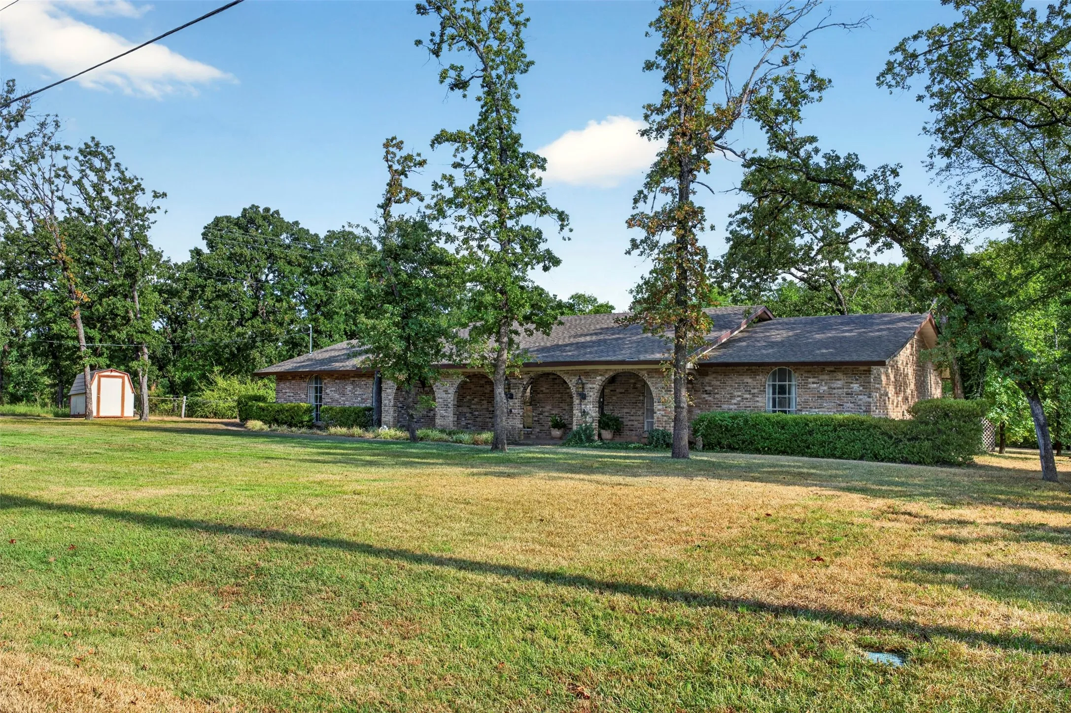 Single Family Residence For Sale in Denton County , 207 Ranch Road, Krugerville, Texas 76227, 3 Bedroom, 2 Bathroom, 2 Garage spaces, 1,890 Sqft, built in 1973, mls#21322418, Real Estate Agent in Krugerville, Homes For Sale in Denton county, Homes For Sale in Krugerville, Realtor in Krugerville Texas, Real Estate Brokerage Independent Realty Texas, Luminita Cordes Realtor