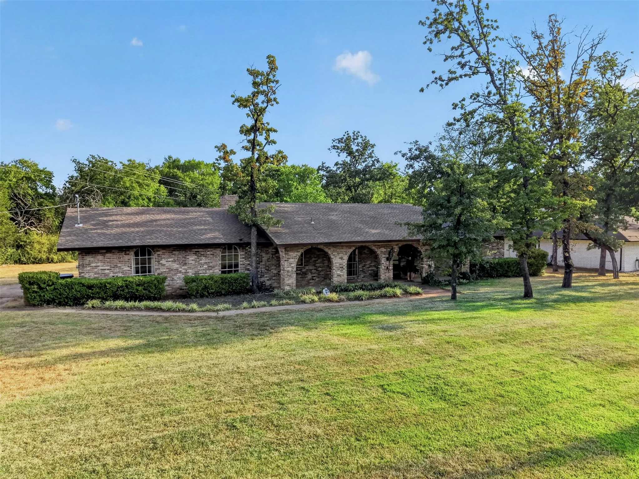 Single Family Residence For Sale in Denton County , 207 Ranch Road, Krugerville, Texas 76227, 3 Bedroom, 2 Bathroom, 2 Garage spaces, 1,890 Sqft, built in 1973, mls#21322418, Real Estate Agent in Krugerville, Homes For Sale in Denton county, Homes For Sale in Krugerville, Realtor in Krugerville Texas, Real Estate Brokerage Independent Realty Texas, Luminita Cordes Realtor