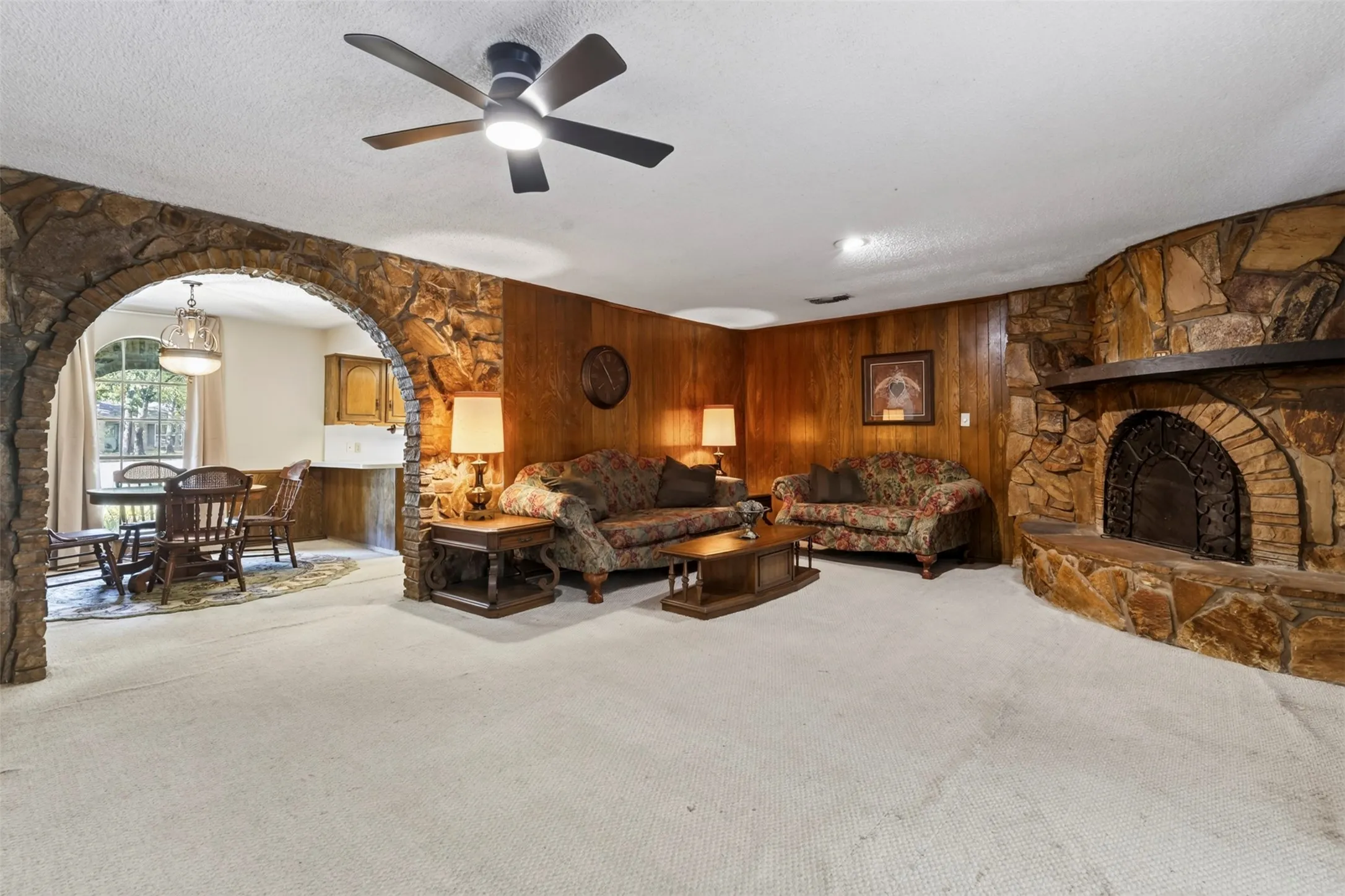 Single Family Residence For Sale in Denton County , 207 Ranch Road, Krugerville, Texas 76227, 3 Bedroom, 2 Bathroom, 2 Garage spaces, 1,890 Sqft, built in 1973, mls#21322418, Real Estate Agent in Krugerville, Homes For Sale in Denton county, Homes For Sale in Krugerville, Realtor in Krugerville Texas, Real Estate Brokerage Independent Realty Texas, Luminita Cordes Realtor