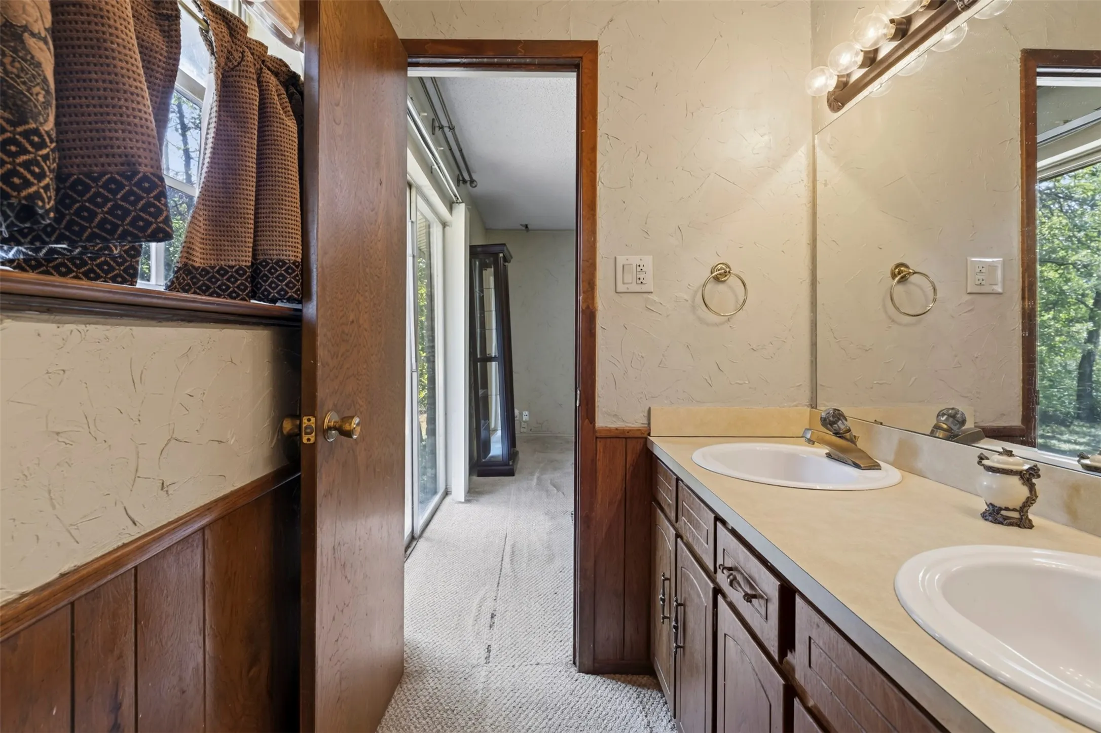 Single Family Residence For Sale in Denton County , 207 Ranch Road, Krugerville, Texas 76227, 3 Bedroom, 2 Bathroom, 2 Garage spaces, 1,890 Sqft, built in 1973, mls#21322418, Real Estate Agent in Krugerville, Homes For Sale in Denton county, Homes For Sale in Krugerville, Realtor in Krugerville Texas, Real Estate Brokerage Independent Realty Texas, Luminita Cordes Realtor