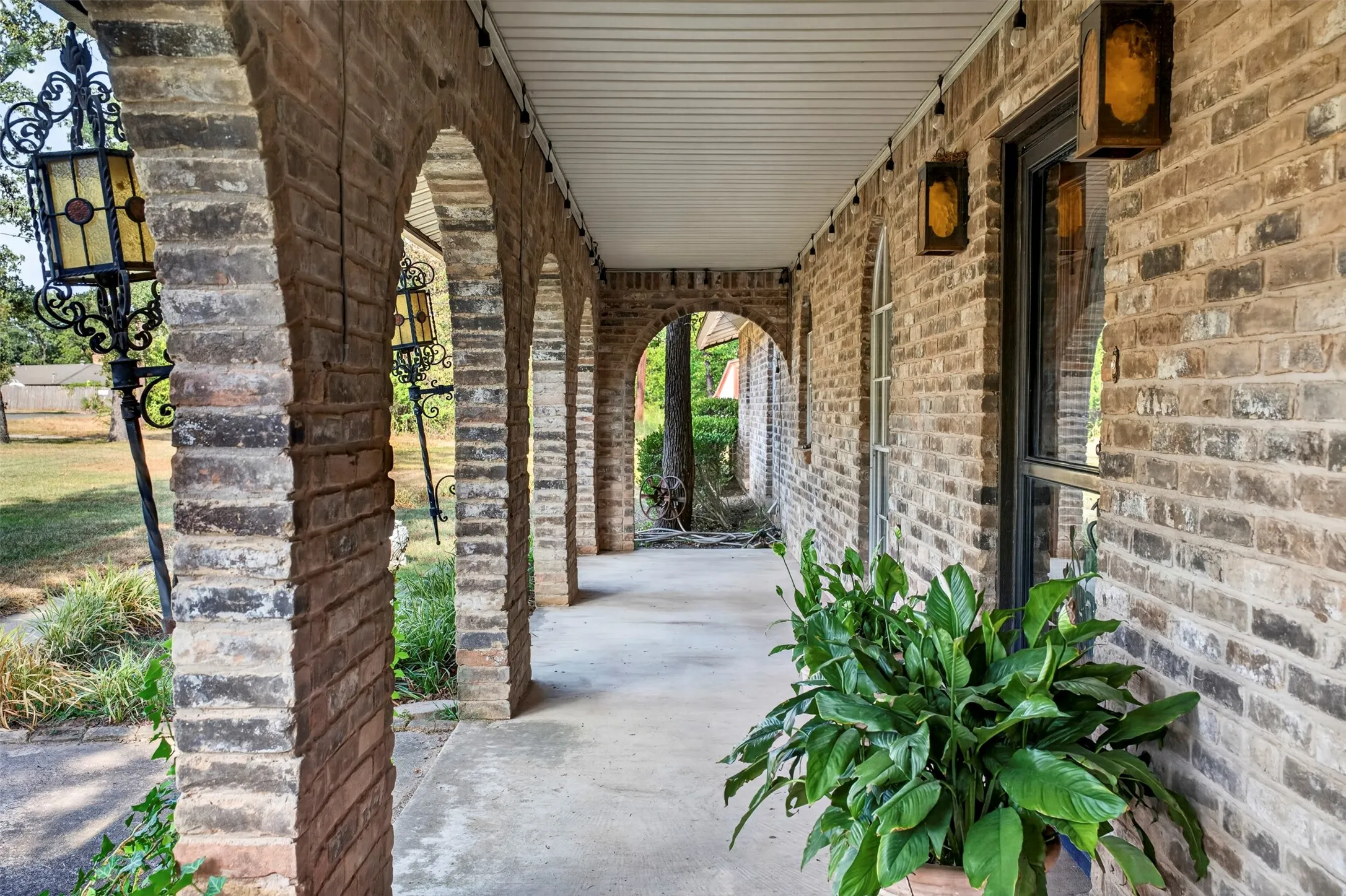 Single Family Residence For Sale in Denton County , 207 Ranch Road, Krugerville, Texas 76227, 3 Bedroom, 2 Bathroom, 2 Garage spaces, 1,890 Sqft, built in 1973, mls#21322418, Real Estate Agent in Krugerville, Homes For Sale in Denton county, Homes For Sale in Krugerville, Realtor in Krugerville Texas, Real Estate Brokerage Independent Realty Texas, Luminita Cordes Realtor