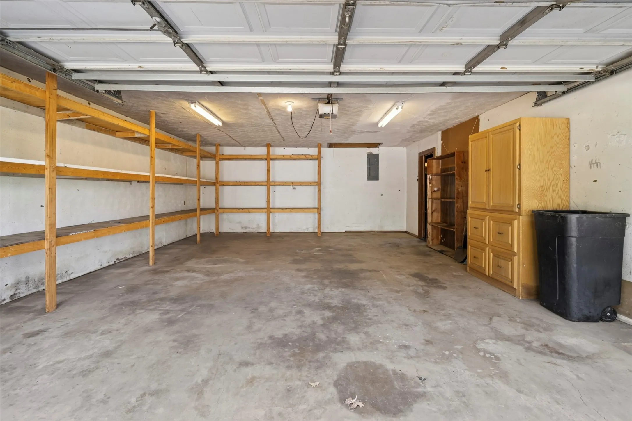 Single Family Residence For Sale in Denton County , 207 Ranch Road, Krugerville, Texas 76227, 3 Bedroom, 2 Bathroom, 2 Garage spaces, 1,890 Sqft, built in 1973, mls#21322418, Real Estate Agent in Krugerville, Homes For Sale in Denton county, Homes For Sale in Krugerville, Realtor in Krugerville Texas, Real Estate Brokerage Independent Realty Texas, Luminita Cordes Realtor