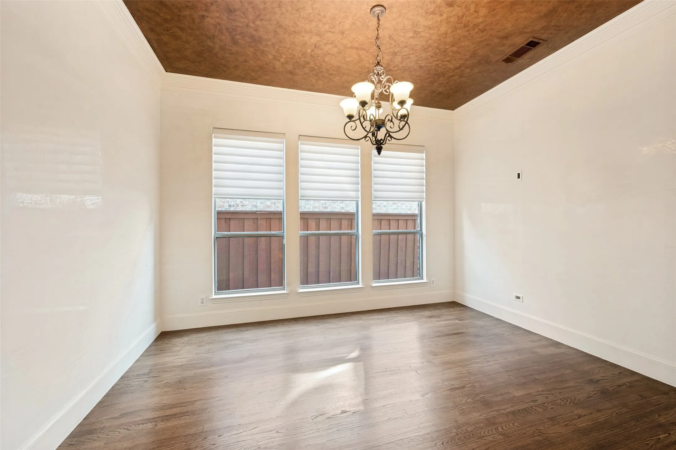 Single Family Residence For Rent in Dallas County , 4046 E Hill Drive, Irving, Texas 75038, 3 Bedroom, 4 Bathroom, 2 Garage spaces, 3,040 Sqft, built in 2008, mls#21366295, Real Estate Agent in Irving, Homes For Rent in Dallas county, Homes For Rent in Irving, Realtor in Irving Texas, Real Estate Brokerage Independent Realty Texas, Luminita Cordes Realtor
