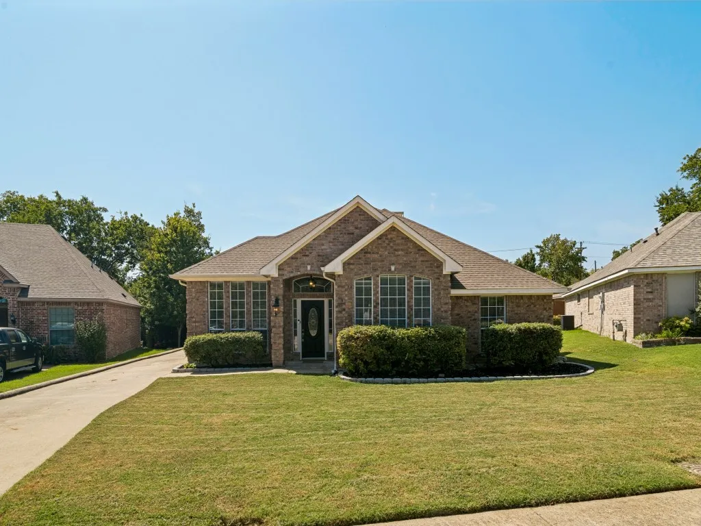 Single Family Residence For Sale in Rockwall County , 952 Chad Way, Rockwall, Texas 75087, 3 Bedroom, 2 Bathroom, 2 Garage spaces, 2,014 Sqft, built in 2001, mls#21351378, Real Estate Agent in Rockwall, Homes For Sale in Rockwall county, Homes For Sale in Rockwall, Realtor in Rockwall Texas, Real Estate Brokerage Independent Realty Texas, Luminita Cordes Realtor