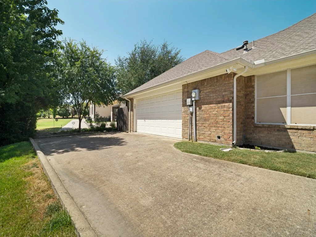 Single Family Residence For Sale in Rockwall County , 952 Chad Way, Rockwall, Texas 75087, 3 Bedroom, 2 Bathroom, 2 Garage spaces, 2,014 Sqft, built in 2001, mls#21351378, Real Estate Agent in Rockwall, Homes For Sale in Rockwall county, Homes For Sale in Rockwall, Realtor in Rockwall Texas, Real Estate Brokerage Independent Realty Texas, Luminita Cordes Realtor