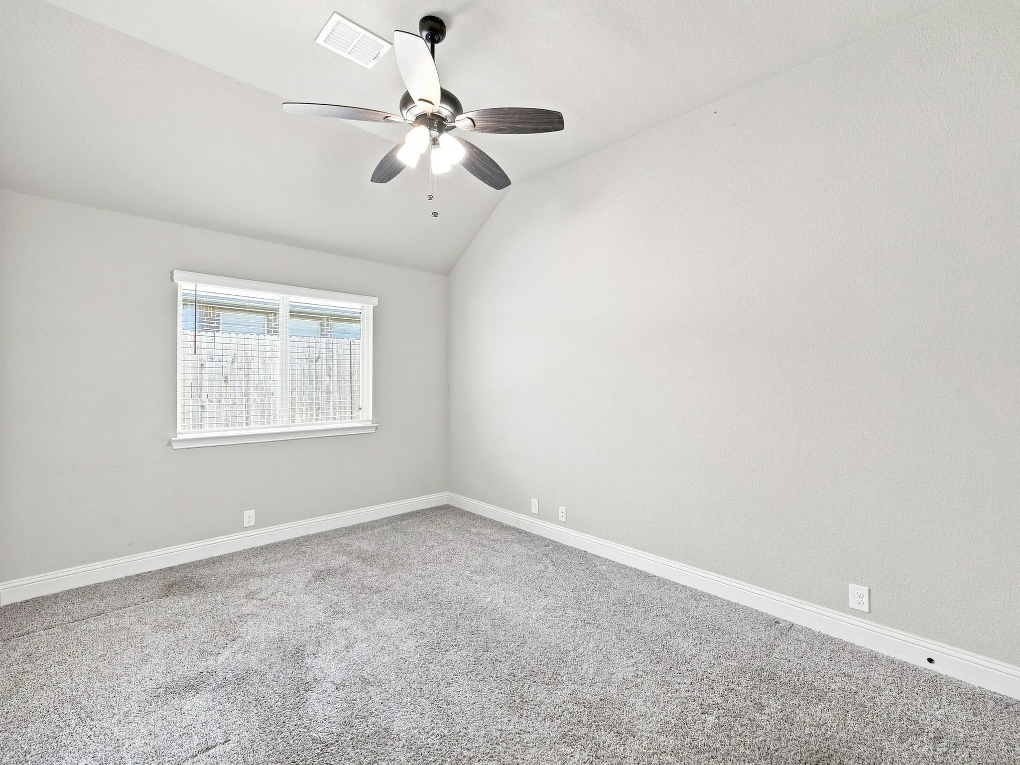 Single Family Residence For Sale in Tarrant County , 5429 Quiet Woods Trail, Fort Worth, Texas 76123, 3 Bedroom, 2 Bathroom, 2 Garage spaces, 1,825 Sqft, built in 2019, mls#21364197, Real Estate Agent in Fort Worth, Homes For Sale in Tarrant county, Homes For Sale in Fort Worth, Realtor in Fort Worth Texas, Real Estate Brokerage Independent Realty Texas, Luminita Cordes Realtor