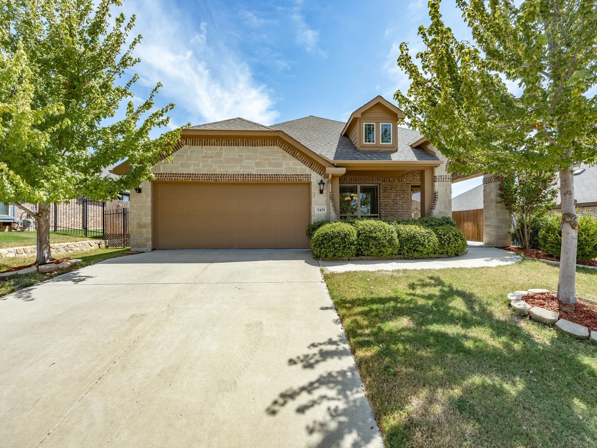 Single Family Residence For Sale in Tarrant County , 5429 Quiet Woods Trail, Fort Worth, Texas 76123, 3 Bedroom, 2 Bathroom, 2 Garage spaces, 1,825 Sqft, built in 2019, mls#21364197, Real Estate Agent in Fort Worth, Homes For Sale in Tarrant county, Homes For Sale in Fort Worth, Realtor in Fort Worth Texas, Real Estate Brokerage Independent Realty Texas, Luminita Cordes Realtor