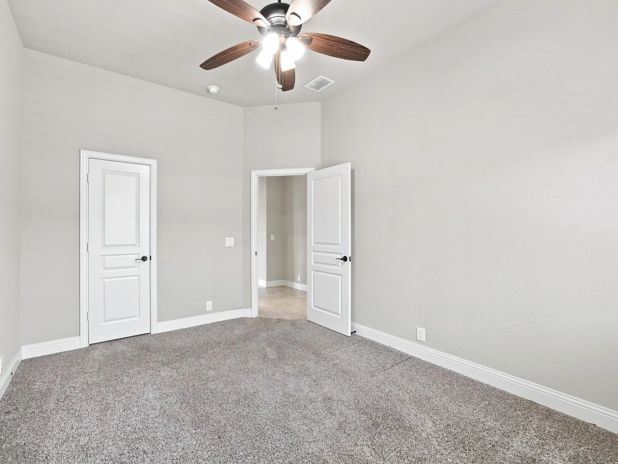 Single Family Residence For Sale in Tarrant County , 5429 Quiet Woods Trail, Fort Worth, Texas 76123, 3 Bedroom, 2 Bathroom, 2 Garage spaces, 1,825 Sqft, built in 2019, mls#21364197, Real Estate Agent in Fort Worth, Homes For Sale in Tarrant county, Homes For Sale in Fort Worth, Realtor in Fort Worth Texas, Real Estate Brokerage Independent Realty Texas, Luminita Cordes Realtor