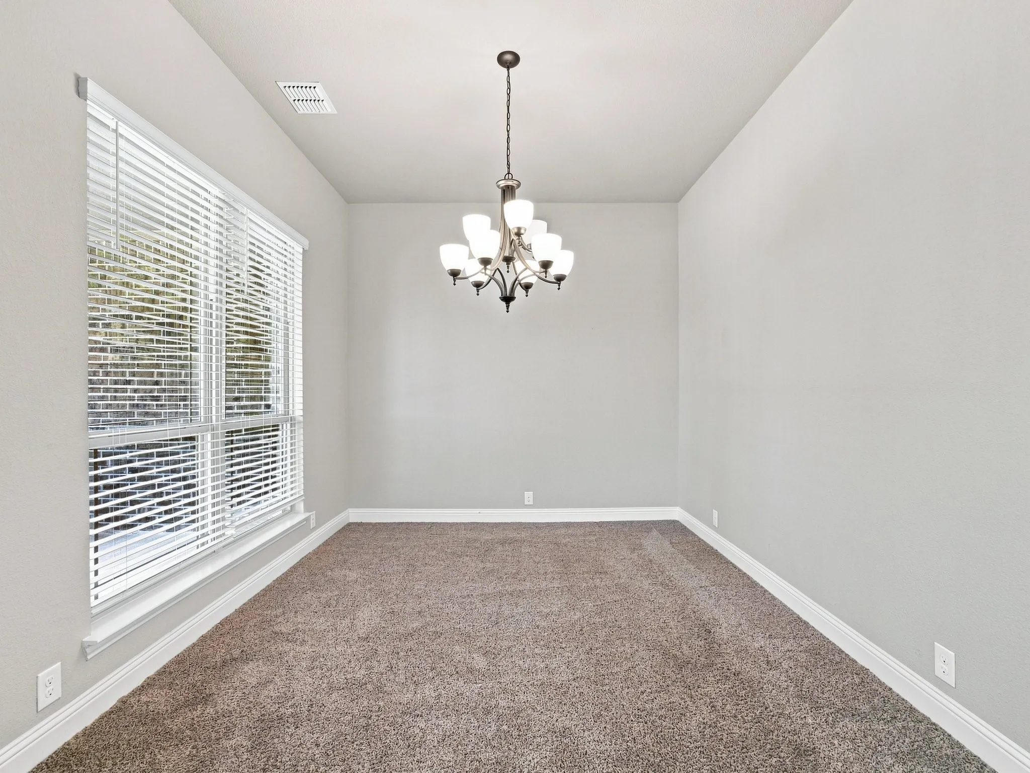 Single Family Residence For Sale in Tarrant County , 5429 Quiet Woods Trail, Fort Worth, Texas 76123, 3 Bedroom, 2 Bathroom, 2 Garage spaces, 1,825 Sqft, built in 2019, mls#21364197, Real Estate Agent in Fort Worth, Homes For Sale in Tarrant county, Homes For Sale in Fort Worth, Realtor in Fort Worth Texas, Real Estate Brokerage Independent Realty Texas, Luminita Cordes Realtor
