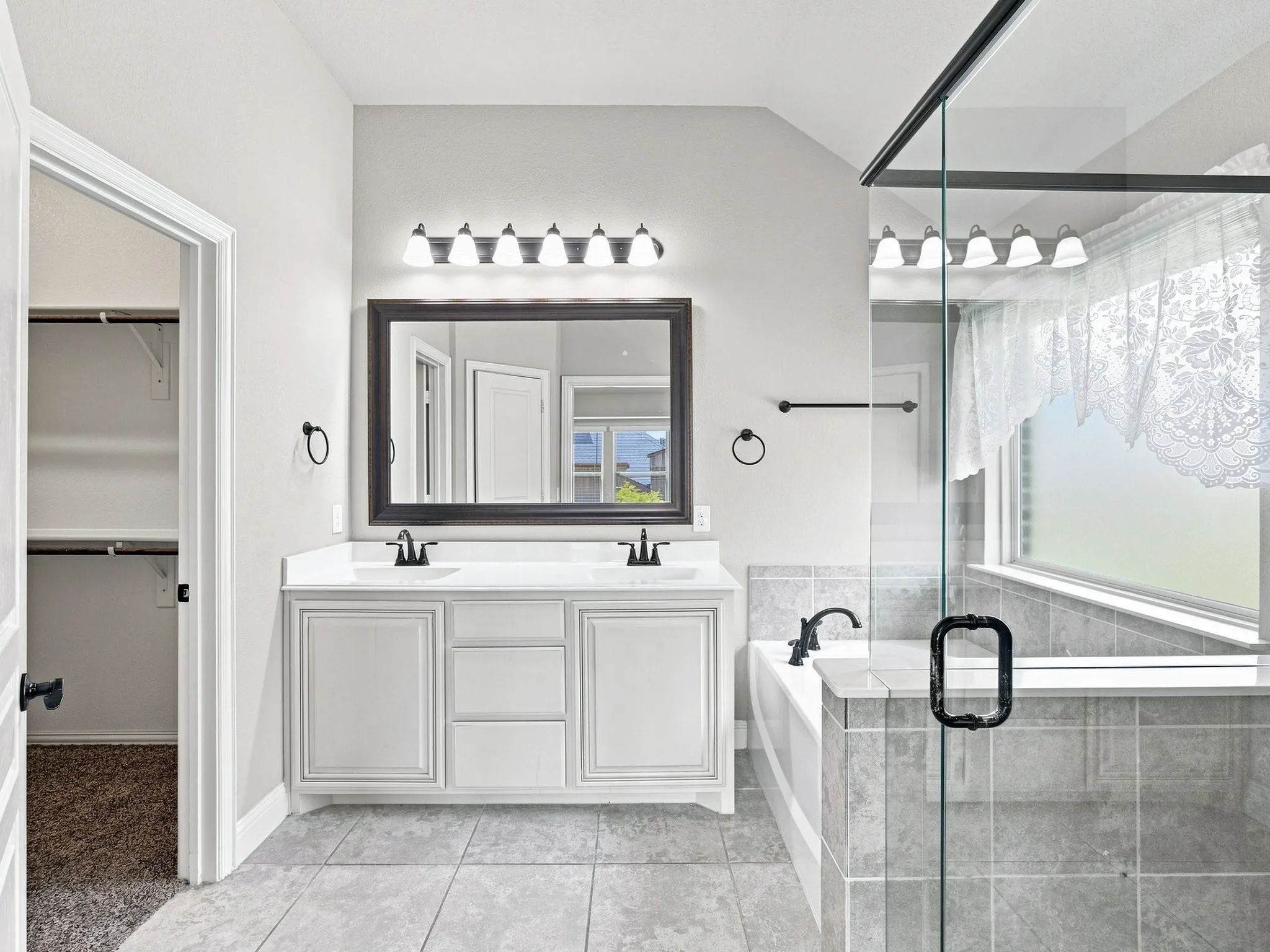Single Family Residence For Sale in Tarrant County , 5429 Quiet Woods Trail, Fort Worth, Texas 76123, 3 Bedroom, 2 Bathroom, 2 Garage spaces, 1,825 Sqft, built in 2019, mls#21364197, Real Estate Agent in Fort Worth, Homes For Sale in Tarrant county, Homes For Sale in Fort Worth, Realtor in Fort Worth Texas, Real Estate Brokerage Independent Realty Texas, Luminita Cordes Realtor