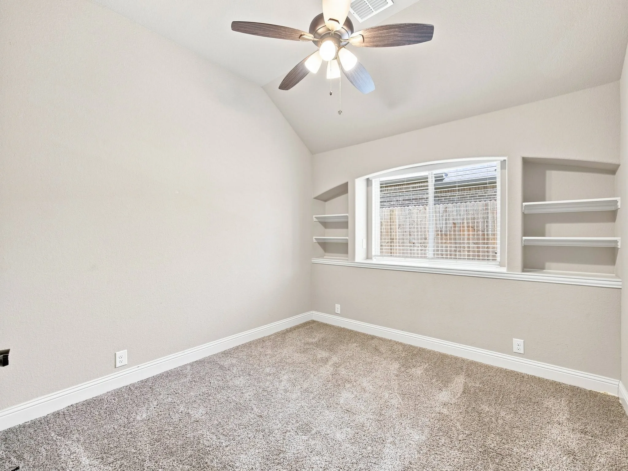 Single Family Residence For Sale in Tarrant County , 5429 Quiet Woods Trail, Fort Worth, Texas 76123, 3 Bedroom, 2 Bathroom, 2 Garage spaces, 1,825 Sqft, built in 2019, mls#21364197, Real Estate Agent in Fort Worth, Homes For Sale in Tarrant county, Homes For Sale in Fort Worth, Realtor in Fort Worth Texas, Real Estate Brokerage Independent Realty Texas, Luminita Cordes Realtor