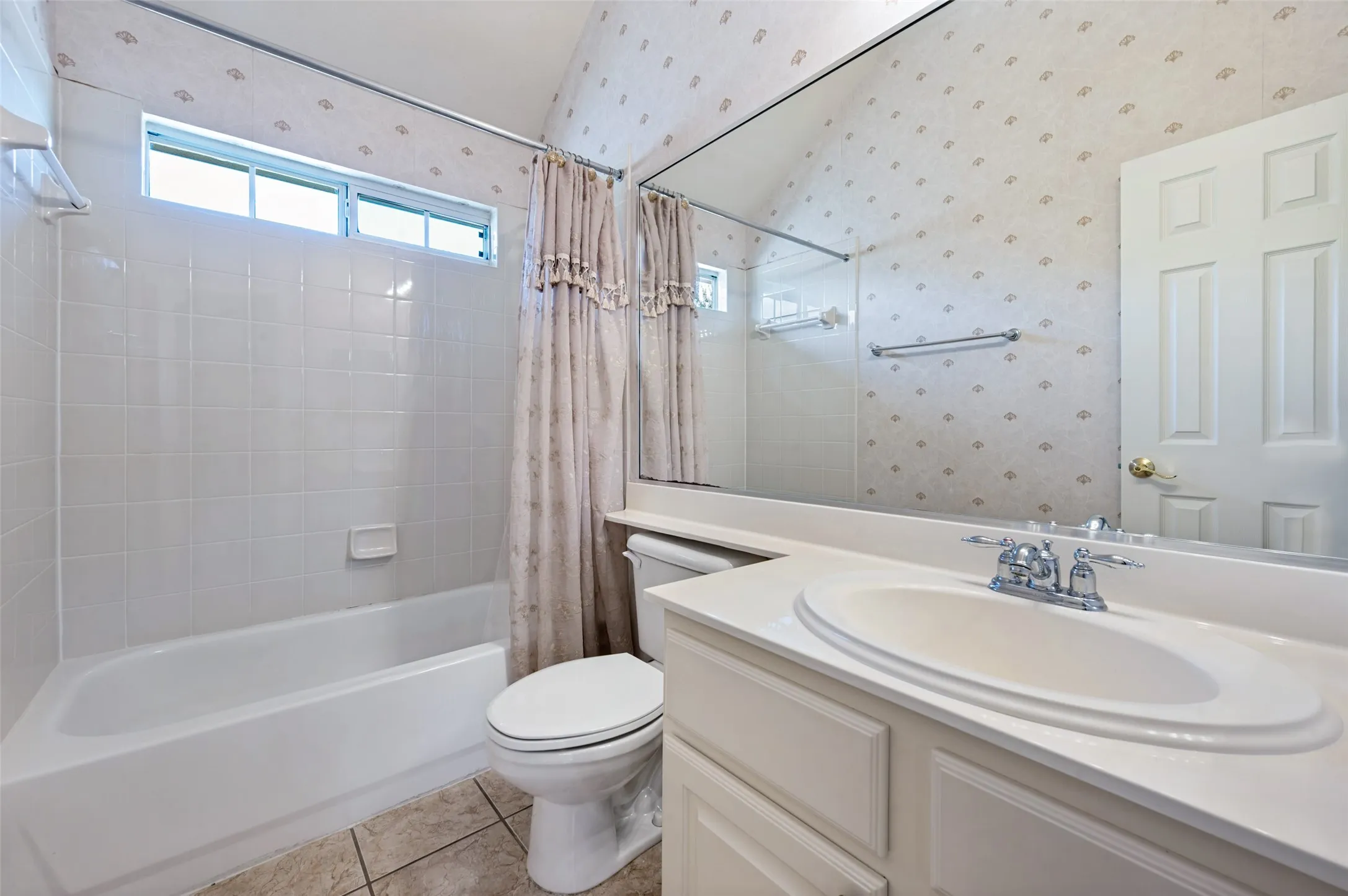 Single Family Residence For Rent in Denton County , 3621 Nandina Drive, Flower Mound, Texas 75022, 4 Bedroom, 4 Bathroom, 2 Garage spaces, 3,212 Sqft, built in 2003, mls#21366297, Real Estate Agent in Flower Mound, Homes For Rent in Denton county, Homes For Rent in Flower Mound, Realtor in Flower Mound Texas, Real Estate Brokerage Independent Realty Texas, Luminita Cordes Realtor