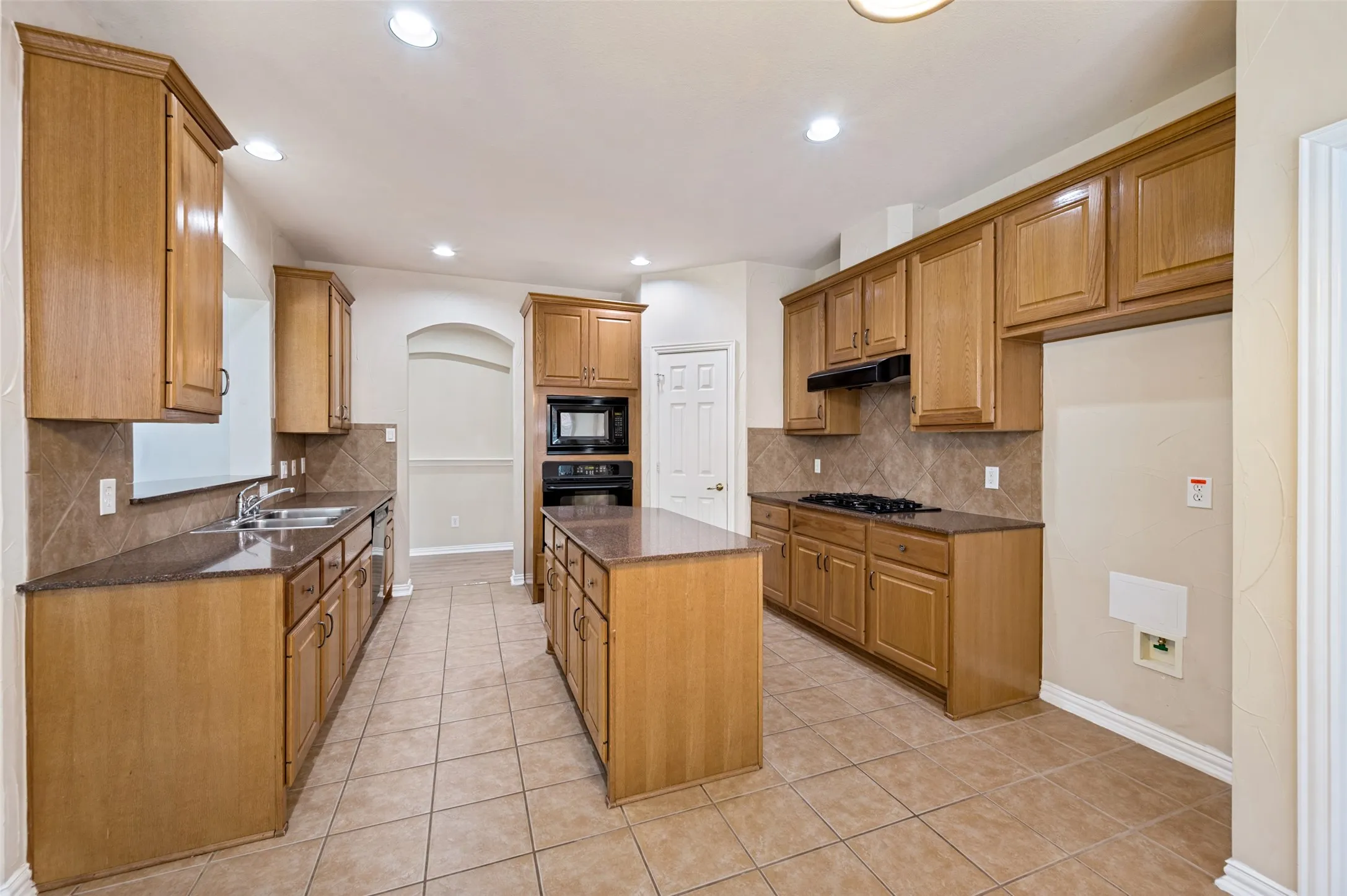 Single Family Residence For Rent in Denton County , 3621 Nandina Drive, Flower Mound, Texas 75022, 4 Bedroom, 4 Bathroom, 2 Garage spaces, 3,212 Sqft, built in 2003, mls#21366297, Real Estate Agent in Flower Mound, Homes For Rent in Denton county, Homes For Rent in Flower Mound, Realtor in Flower Mound Texas, Real Estate Brokerage Independent Realty Texas, Luminita Cordes Realtor