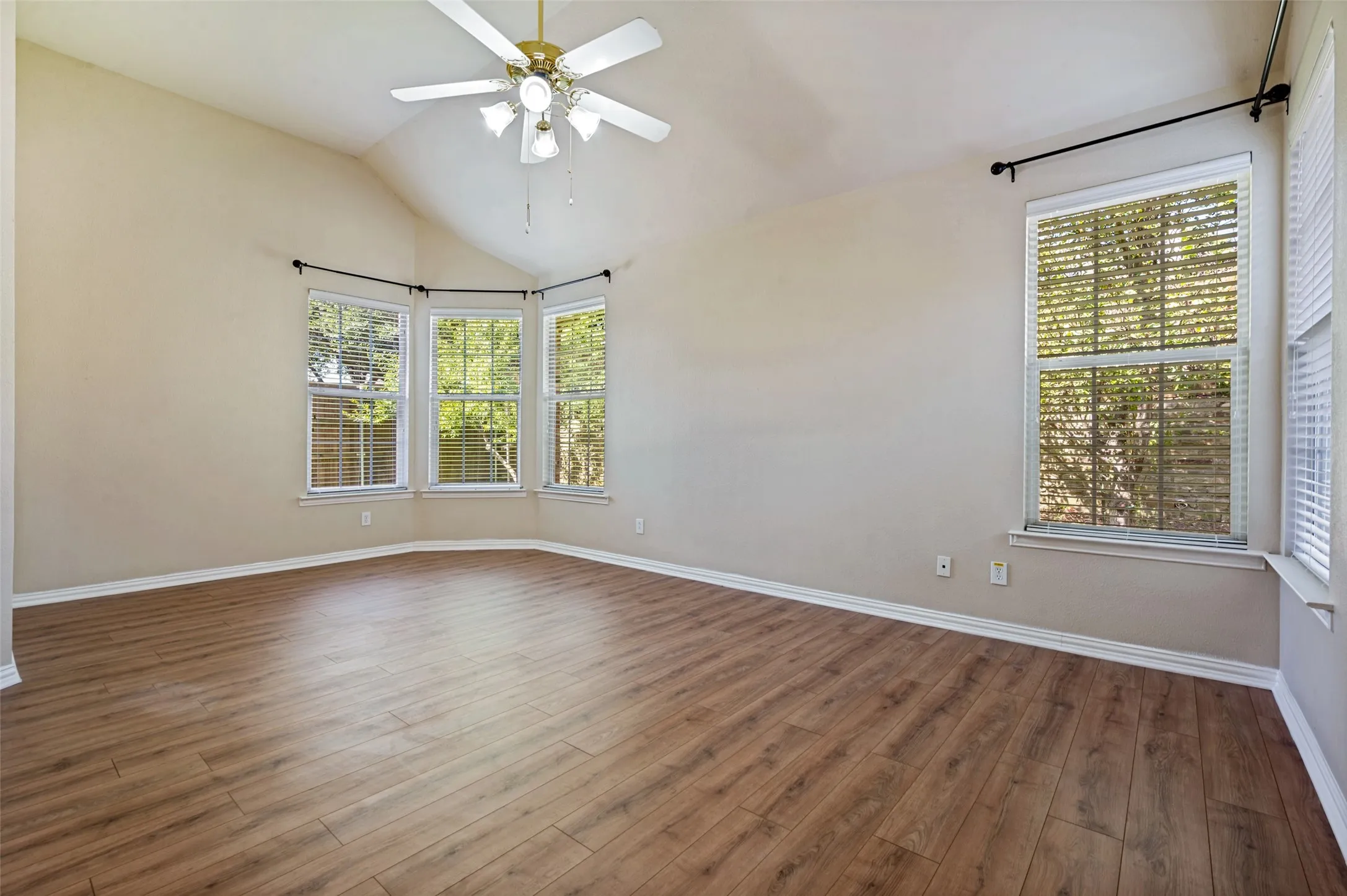 Single Family Residence For Rent in Denton County , 3621 Nandina Drive, Flower Mound, Texas 75022, 4 Bedroom, 4 Bathroom, 2 Garage spaces, 3,212 Sqft, built in 2003, mls#21366297, Real Estate Agent in Flower Mound, Homes For Rent in Denton county, Homes For Rent in Flower Mound, Realtor in Flower Mound Texas, Real Estate Brokerage Independent Realty Texas, Luminita Cordes Realtor