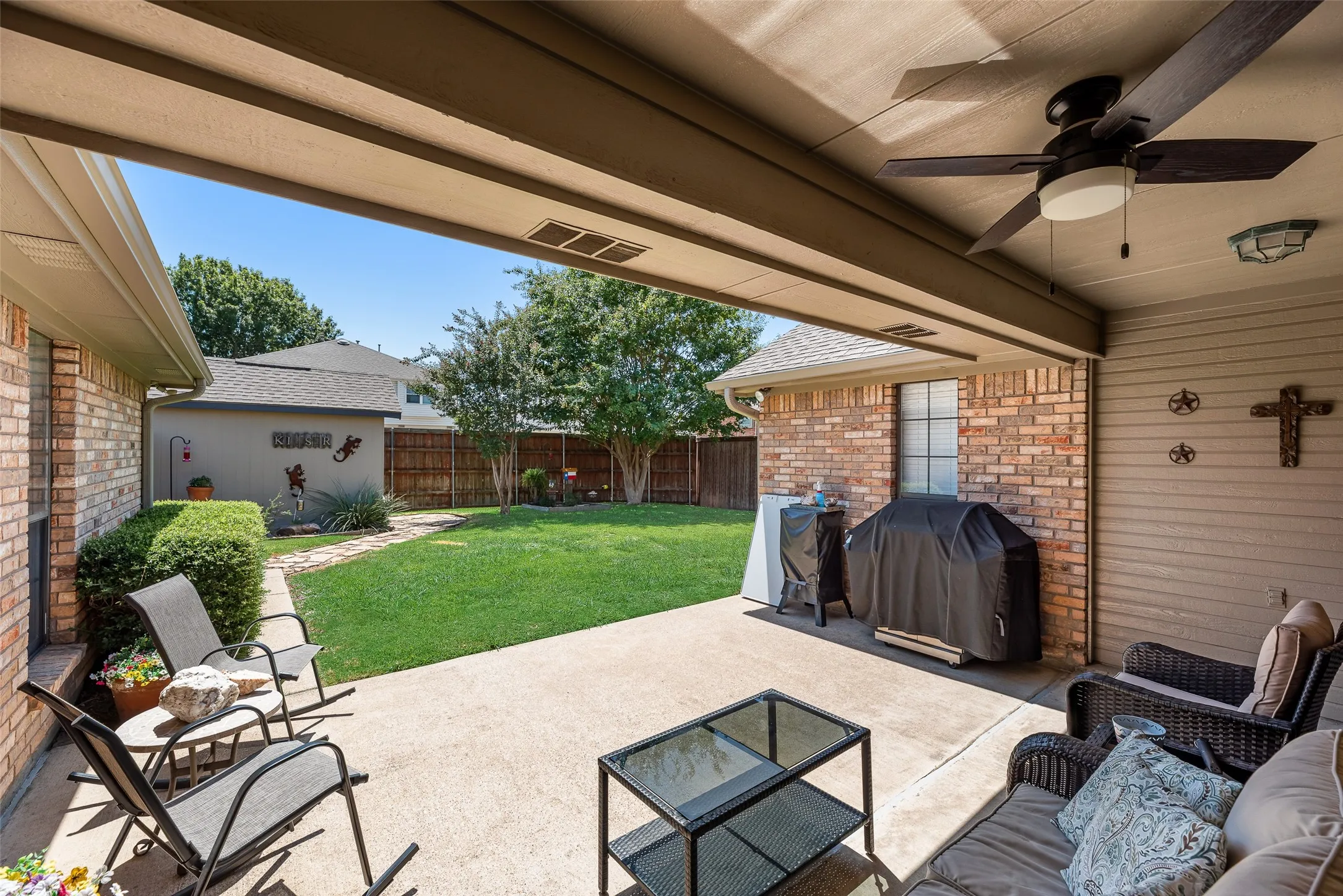 Single Family Residence For Sale in Collin County , 818 Foxwood Lane, Wylie, Texas 75098, 3 Bedroom, 2 Bathroom, 2 Garage spaces, 1,882 Sqft, built in 1995, mls#21365967, Real Estate Agent in Wylie, Homes For Sale in Collin county, Homes For Sale in Wylie, Realtor in Wylie Texas, Real Estate Brokerage Independent Realty Texas, Luminita Cordes Realtor
