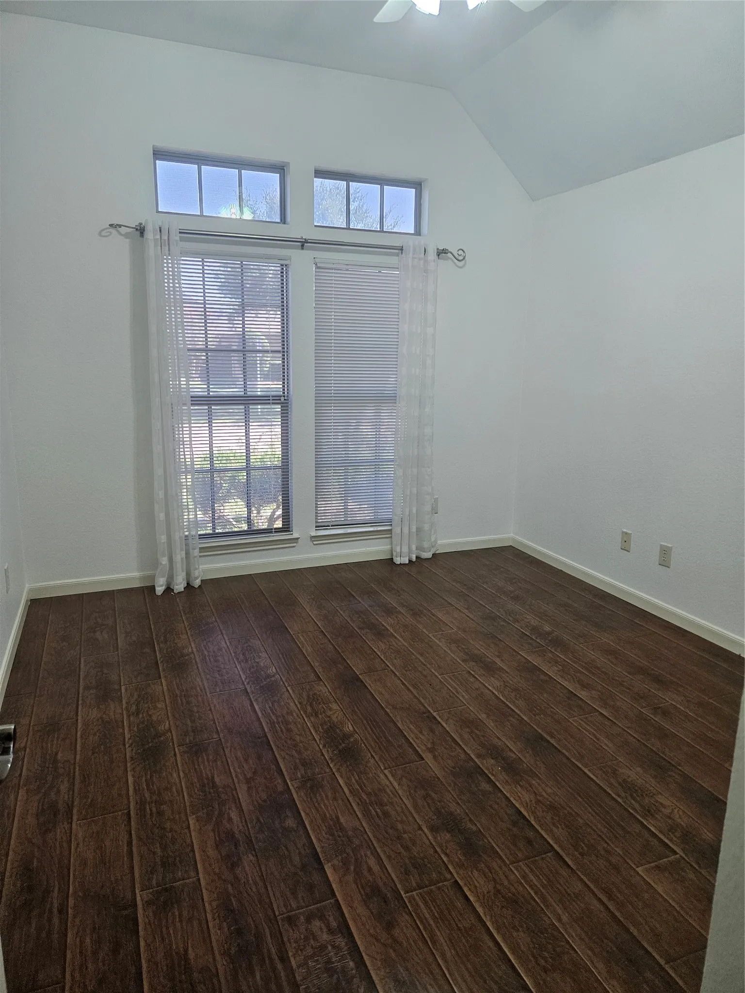 Single Family Residence For Rent in Tarrant County , 5852 Windy Meadow Lane, Grand Prairie, Texas 75052, 4 Bedroom, 2 Bathroom, 2 Garage spaces, 2,831 Sqft, built in 2006, mls#21366311, Real Estate Agent in Grand Prairie, Homes For Rent in Tarrant county, Homes For Rent in Grand Prairie, Realtor in Grand Prairie Texas, Real Estate Brokerage Independent Realty Texas, Luminita Cordes Realtor