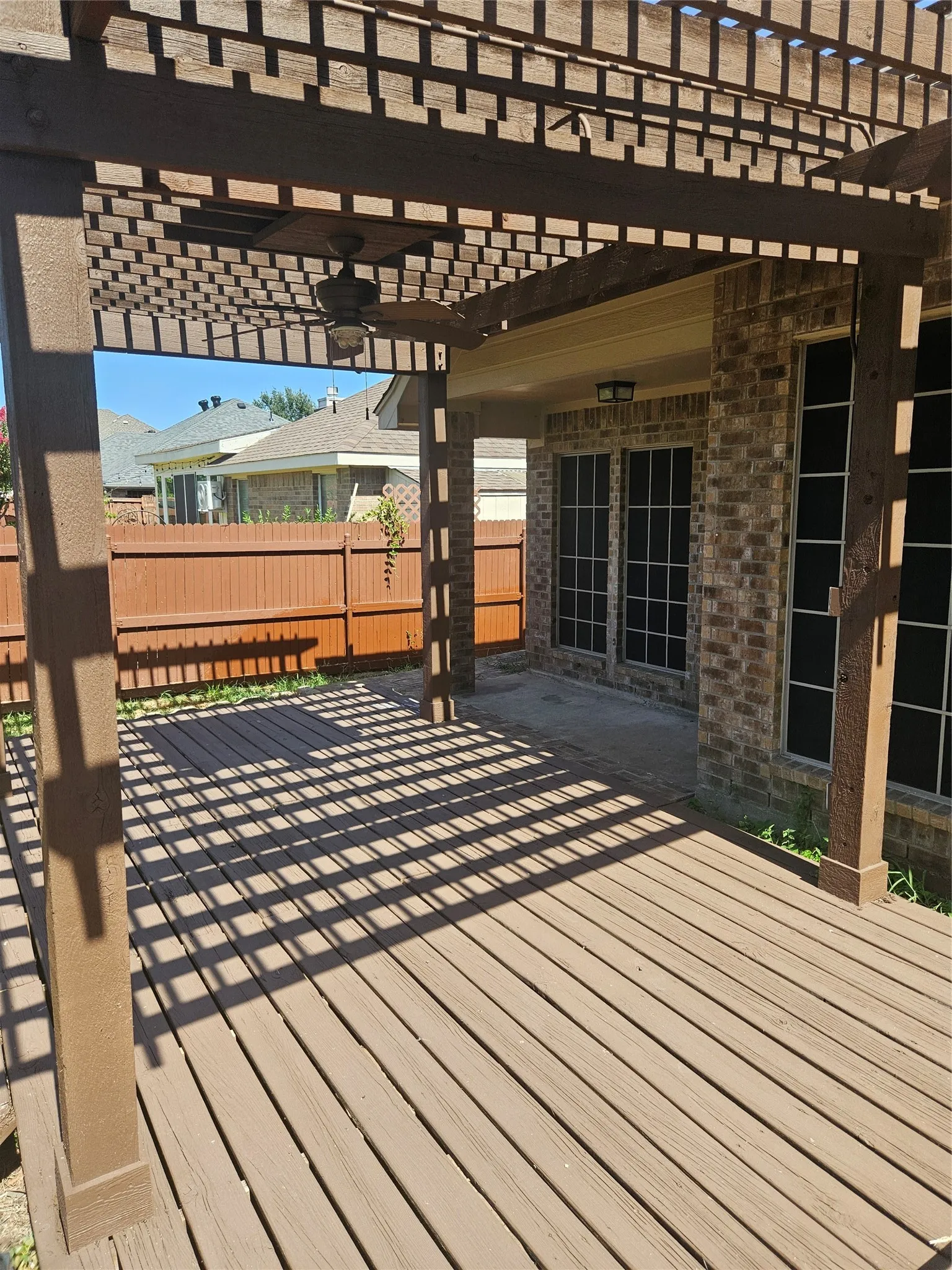 Single Family Residence For Rent in Tarrant County , 5852 Windy Meadow Lane, Grand Prairie, Texas 75052, 4 Bedroom, 2 Bathroom, 2 Garage spaces, 2,831 Sqft, built in 2006, mls#21366311, Real Estate Agent in Grand Prairie, Homes For Rent in Tarrant county, Homes For Rent in Grand Prairie, Realtor in Grand Prairie Texas, Real Estate Brokerage Independent Realty Texas, Luminita Cordes Realtor