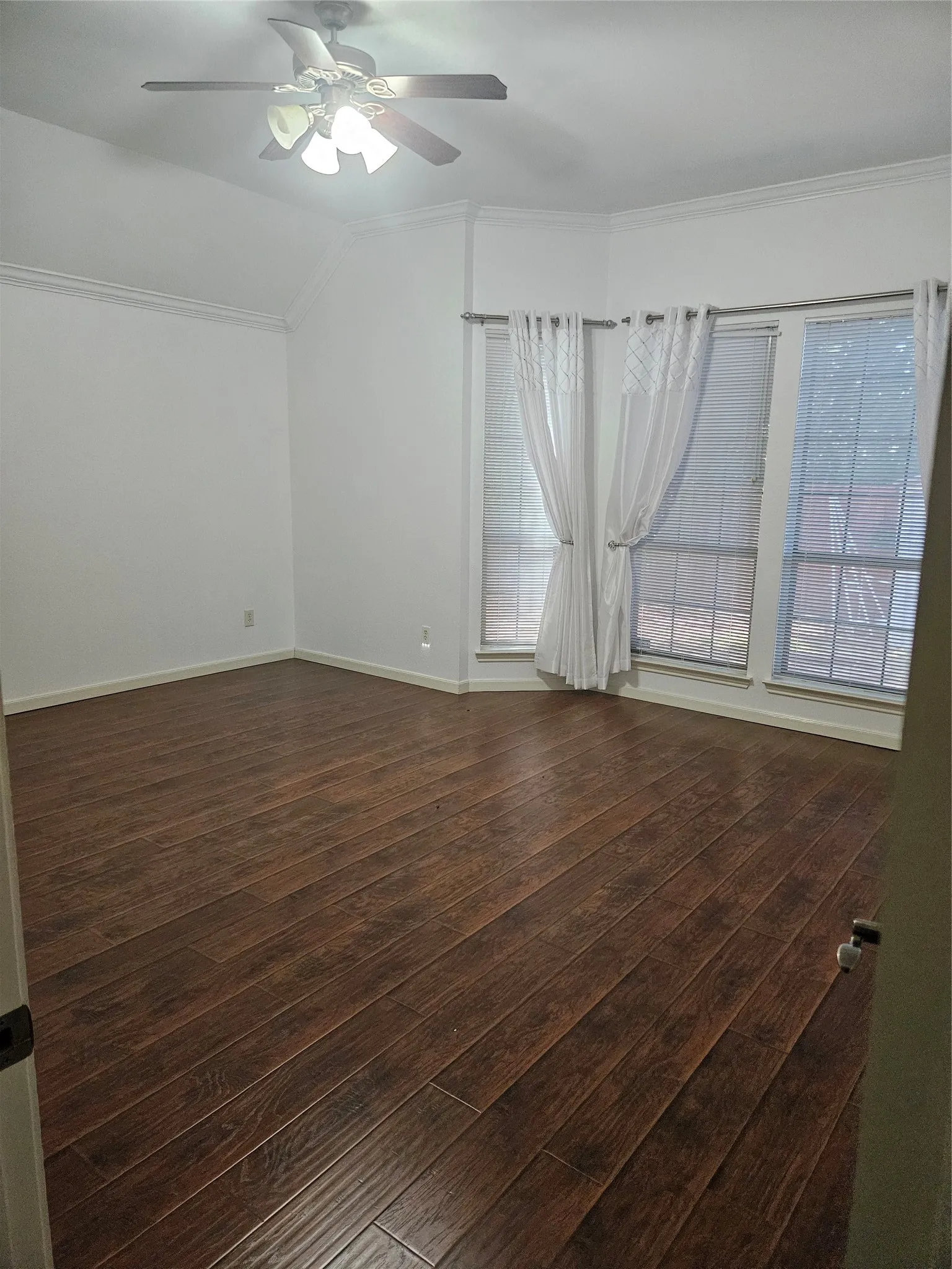 Single Family Residence For Rent in Tarrant County , 5852 Windy Meadow Lane, Grand Prairie, Texas 75052, 4 Bedroom, 2 Bathroom, 2 Garage spaces, 2,831 Sqft, built in 2006, mls#21366311, Real Estate Agent in Grand Prairie, Homes For Rent in Tarrant county, Homes For Rent in Grand Prairie, Realtor in Grand Prairie Texas, Real Estate Brokerage Independent Realty Texas, Luminita Cordes Realtor