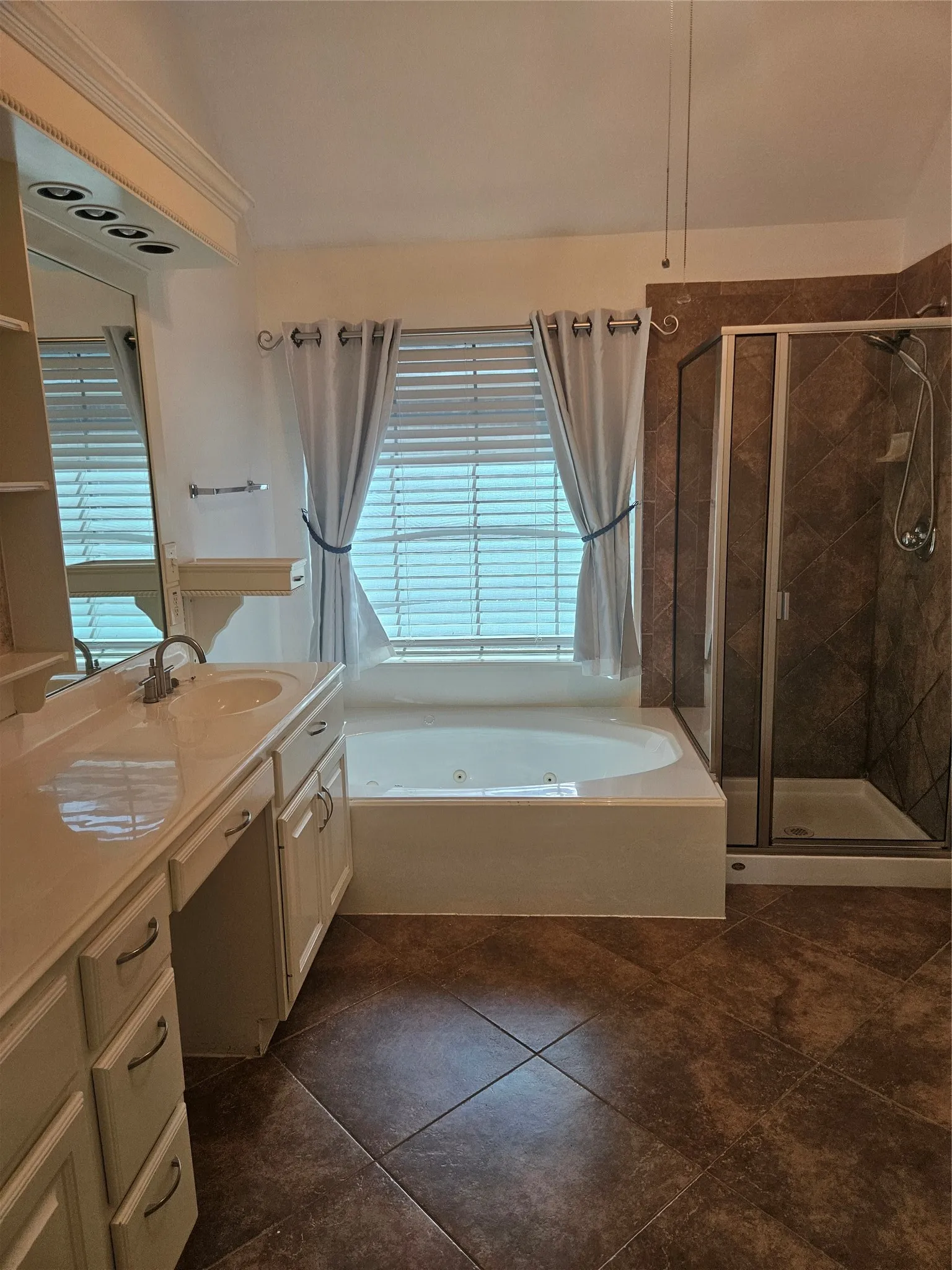 Single Family Residence For Rent in Tarrant County , 5852 Windy Meadow Lane, Grand Prairie, Texas 75052, 4 Bedroom, 2 Bathroom, 2 Garage spaces, 2,831 Sqft, built in 2006, mls#21366311, Real Estate Agent in Grand Prairie, Homes For Rent in Tarrant county, Homes For Rent in Grand Prairie, Realtor in Grand Prairie Texas, Real Estate Brokerage Independent Realty Texas, Luminita Cordes Realtor