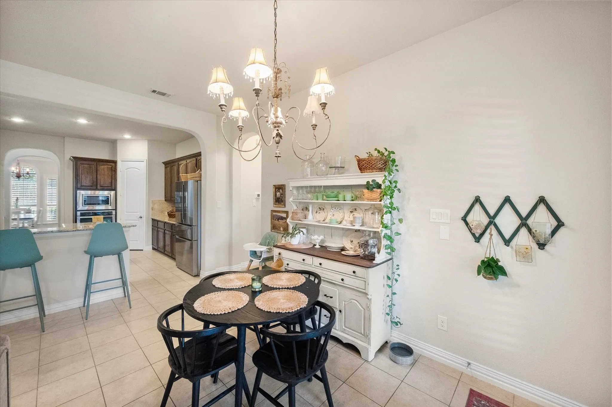 Single Family Residence For Sale in Denton County , 617 Newchester Drive, Roanoke, Texas 76262, 3 Bedroom, 3 Bathroom, 2 Garage spaces, 2,550 Sqft, built in 2013, mls#21366268, Real Estate Agent in Roanoke, Homes For Sale in Denton county, Homes For Sale in Roanoke, Realtor in Roanoke Texas, Real Estate Brokerage Independent Realty Texas, Luminita Cordes Realtor