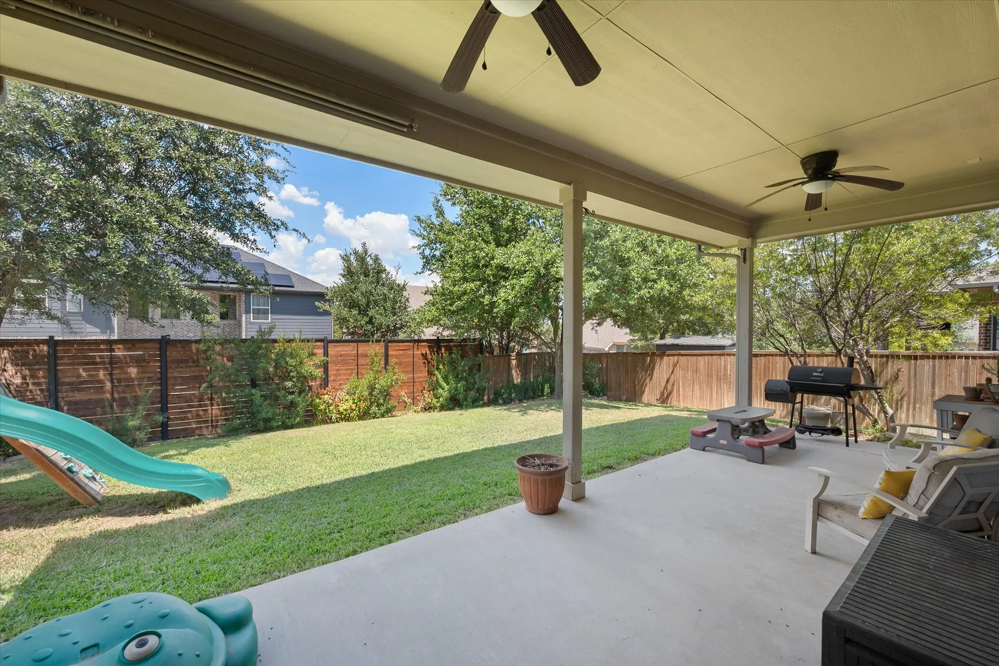 Single Family Residence For Sale in Denton County , 617 Newchester Drive, Roanoke, Texas 76262, 3 Bedroom, 3 Bathroom, 2 Garage spaces, 2,550 Sqft, built in 2013, mls#21366268, Real Estate Agent in Roanoke, Homes For Sale in Denton county, Homes For Sale in Roanoke, Realtor in Roanoke Texas, Real Estate Brokerage Independent Realty Texas, Luminita Cordes Realtor