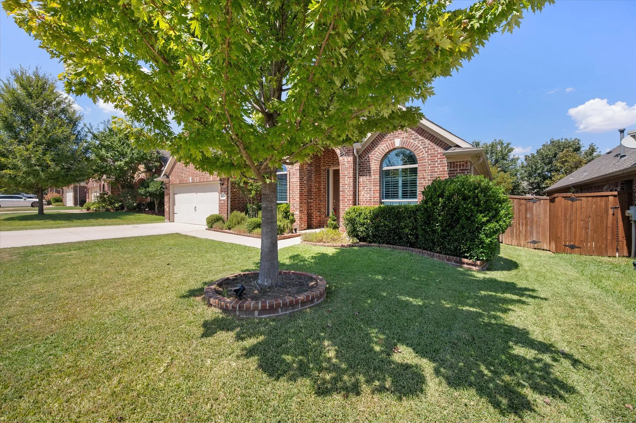 Single Family Residence For Sale in Denton County , 617 Newchester Drive, Roanoke, Texas 76262, 3 Bedroom, 3 Bathroom, 2 Garage spaces, 2,550 Sqft, built in 2013, mls#21366268, Real Estate Agent in Roanoke, Homes For Sale in Denton county, Homes For Sale in Roanoke, Realtor in Roanoke Texas, Real Estate Brokerage Independent Realty Texas, Luminita Cordes Realtor
