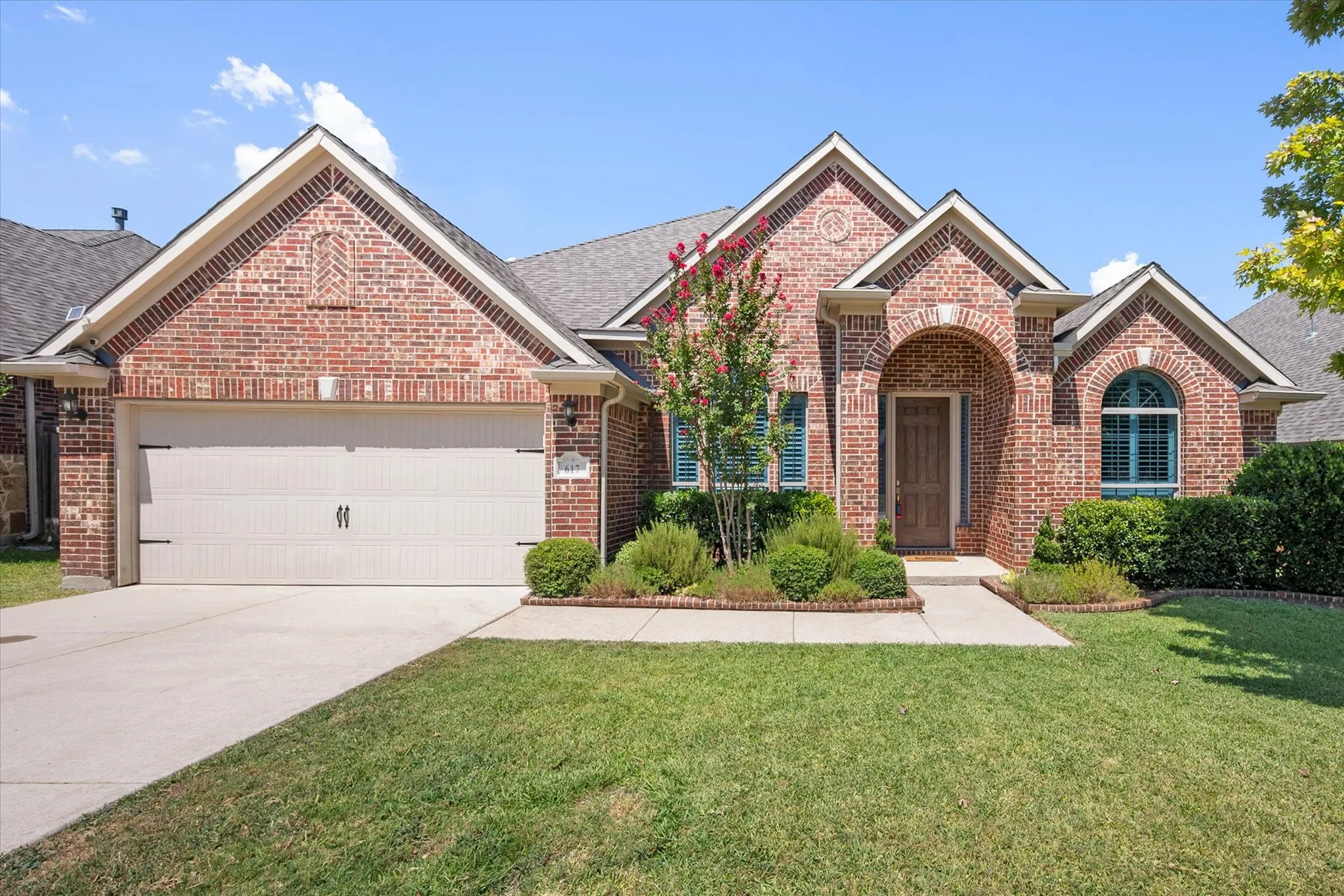 Single Family Residence For Sale in Denton County , 617 Newchester Drive, Roanoke, Texas 76262, 3 Bedroom, 3 Bathroom, 2 Garage spaces, 2,550 Sqft, built in 2013, mls#21366268, Real Estate Agent in Roanoke, Homes For Sale in Denton county, Homes For Sale in Roanoke, Realtor in Roanoke Texas, Real Estate Brokerage Independent Realty Texas, Luminita Cordes Realtor