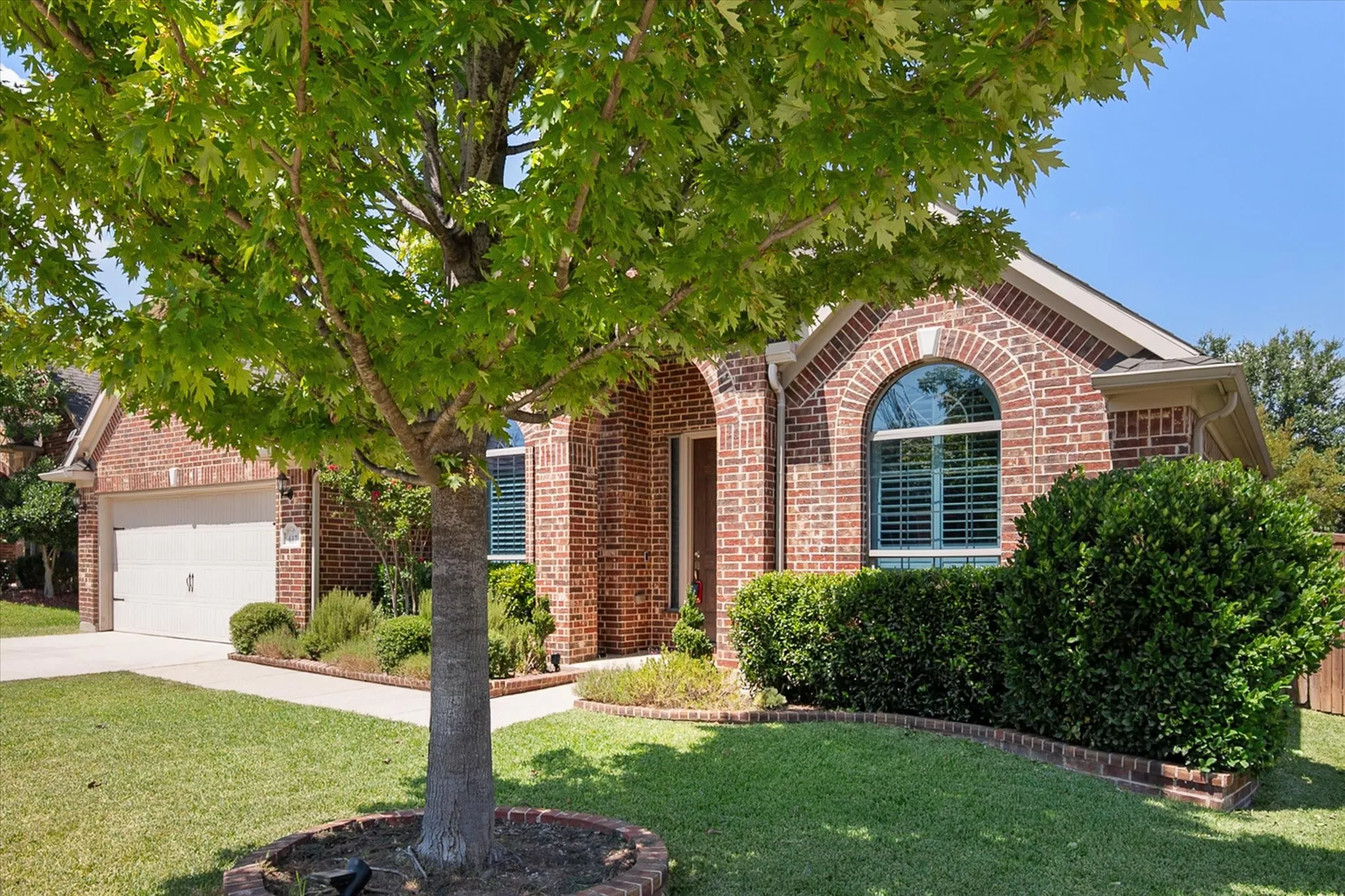 Single Family Residence For Sale in Denton County , 617 Newchester Drive, Roanoke, Texas 76262, 3 Bedroom, 3 Bathroom, 2 Garage spaces, 2,550 Sqft, built in 2013, mls#21366268, Real Estate Agent in Roanoke, Homes For Sale in Denton county, Homes For Sale in Roanoke, Realtor in Roanoke Texas, Real Estate Brokerage Independent Realty Texas, Luminita Cordes Realtor