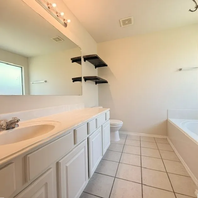 Single Family Residence For Sale in Tarrant County , 436 Emerald Creek Drive, Fort Worth, Texas 76131, 3 Bedroom, 2 Bathroom, 2 Garage spaces, 1,912 Sqft, built in 2006, mls#21365216, Real Estate Agent in Fort Worth, Homes For Sale in Tarrant county, Homes For Sale in Fort Worth, Realtor in Fort Worth Texas, Real Estate Brokerage Independent Realty Texas, Luminita Cordes Realtor
