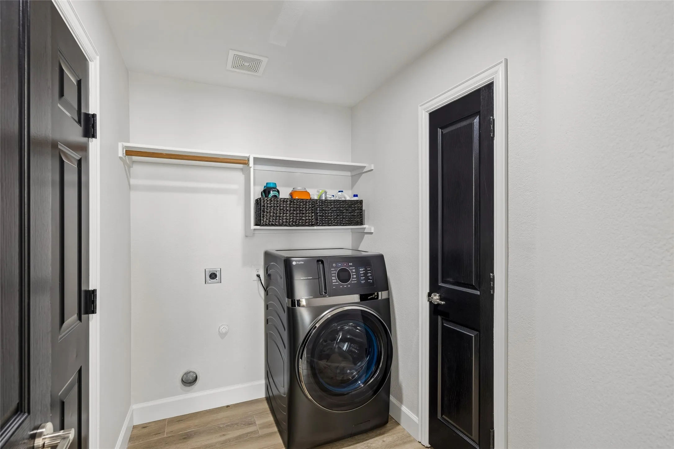 Single Family Residence For Sale in Tarrant County , 129 Satinwood, Grapevine, Texas 76051, 3 Bedroom, 3 Bathroom, 2 Garage spaces, 2,527 Sqft, built in 2002, mls#21363976, Real Estate Agent in Grapevine, Homes For Sale in Tarrant county, Homes For Sale in Grapevine, Realtor in Grapevine Texas, Real Estate Brokerage Independent Realty Texas, Luminita Cordes Realtor