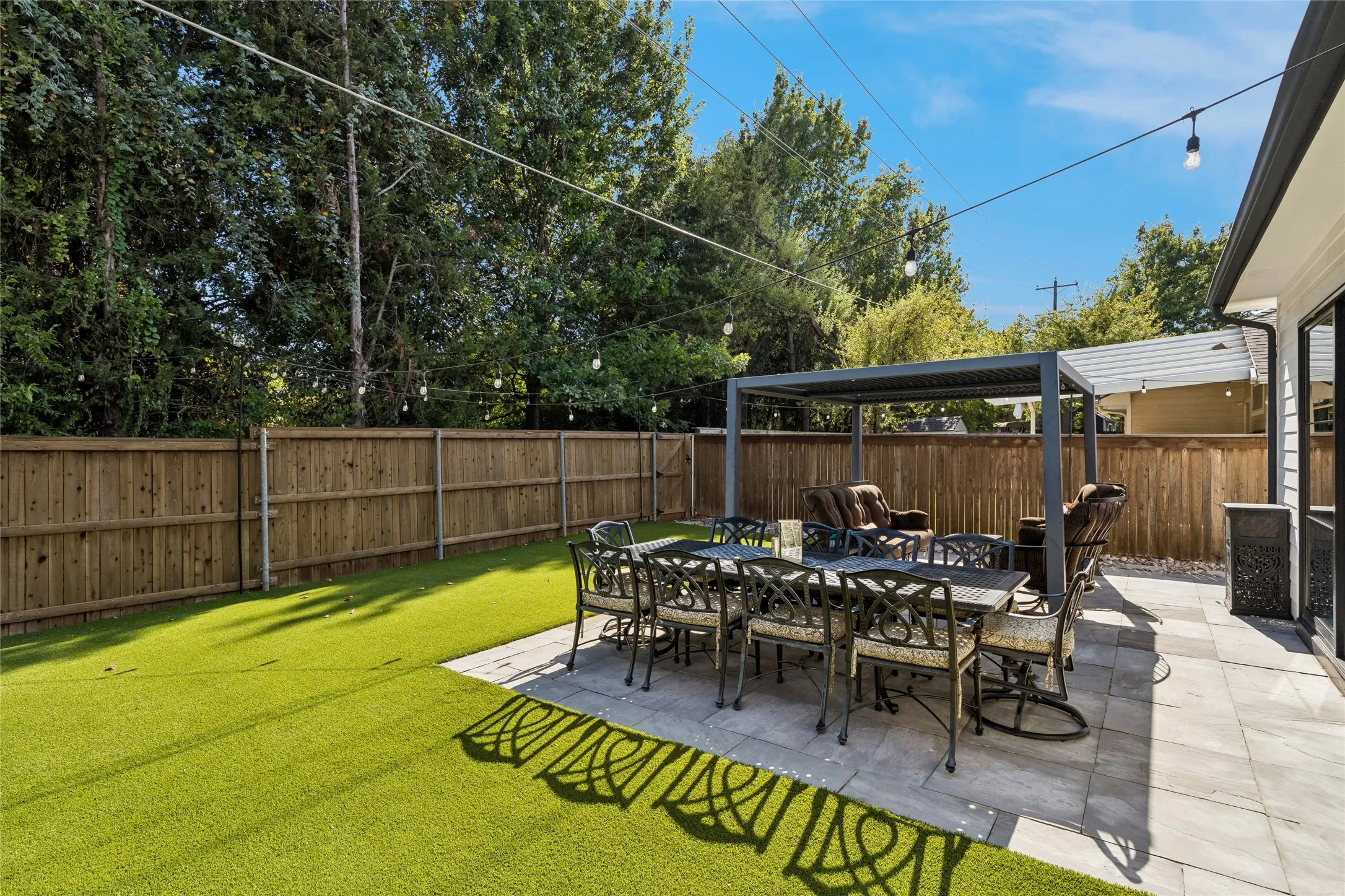 Single Family Residence For Sale in Tarrant County , 129 Satinwood, Grapevine, Texas 76051, 3 Bedroom, 3 Bathroom, 2 Garage spaces, 2,527 Sqft, built in 2002, mls#21363976, Real Estate Agent in Grapevine, Homes For Sale in Tarrant county, Homes For Sale in Grapevine, Realtor in Grapevine Texas, Real Estate Brokerage Independent Realty Texas, Luminita Cordes Realtor