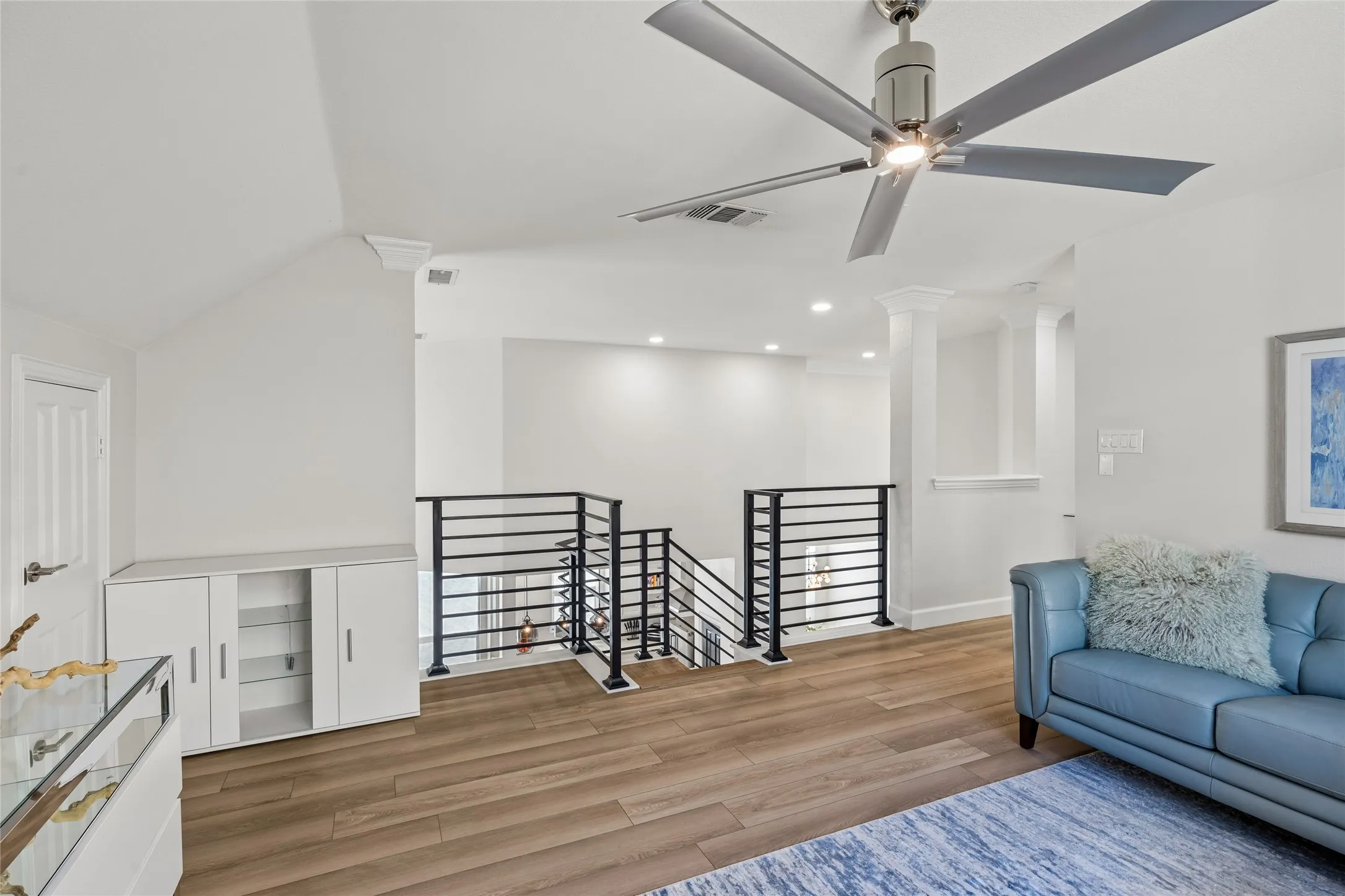 Single Family Residence For Sale in Tarrant County , 129 Satinwood, Grapevine, Texas 76051, 3 Bedroom, 3 Bathroom, 2 Garage spaces, 2,527 Sqft, built in 2002, mls#21363976, Real Estate Agent in Grapevine, Homes For Sale in Tarrant county, Homes For Sale in Grapevine, Realtor in Grapevine Texas, Real Estate Brokerage Independent Realty Texas, Luminita Cordes Realtor