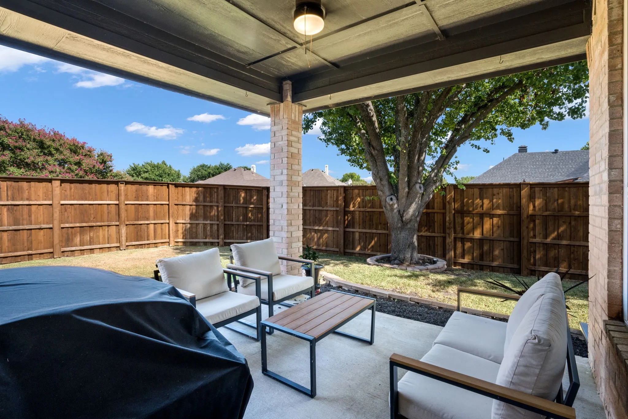 Single Family Residence For Sale in Dallas County , 3010 Harborview Boulevard, Rowlett, Texas 75088, 4 Bedroom, 2 Bathroom, 2 Garage spaces, 2,333 Sqft, built in 1995, mls#21363636, Real Estate Agent in Rowlett, Homes For Sale in Dallas county, Homes For Sale in Rowlett, Realtor in Rowlett Texas, Real Estate Brokerage Independent Realty Texas, Luminita Cordes Realtor