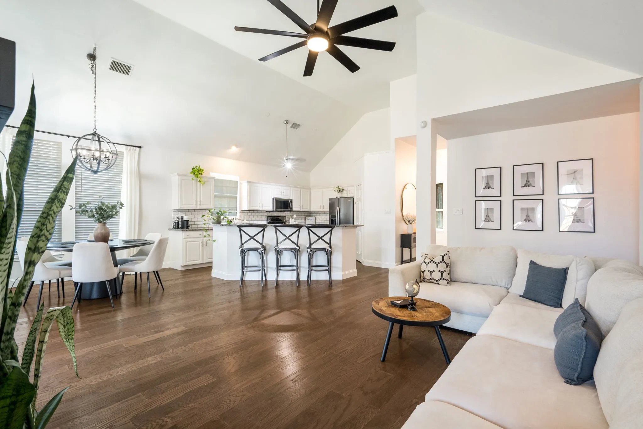 Single Family Residence For Sale in Dallas County , 3010 Harborview Boulevard, Rowlett, Texas 75088, 4 Bedroom, 2 Bathroom, 2 Garage spaces, 2,333 Sqft, built in 1995, mls#21363636, Real Estate Agent in Rowlett, Homes For Sale in Dallas county, Homes For Sale in Rowlett, Realtor in Rowlett Texas, Real Estate Brokerage Independent Realty Texas, Luminita Cordes Realtor