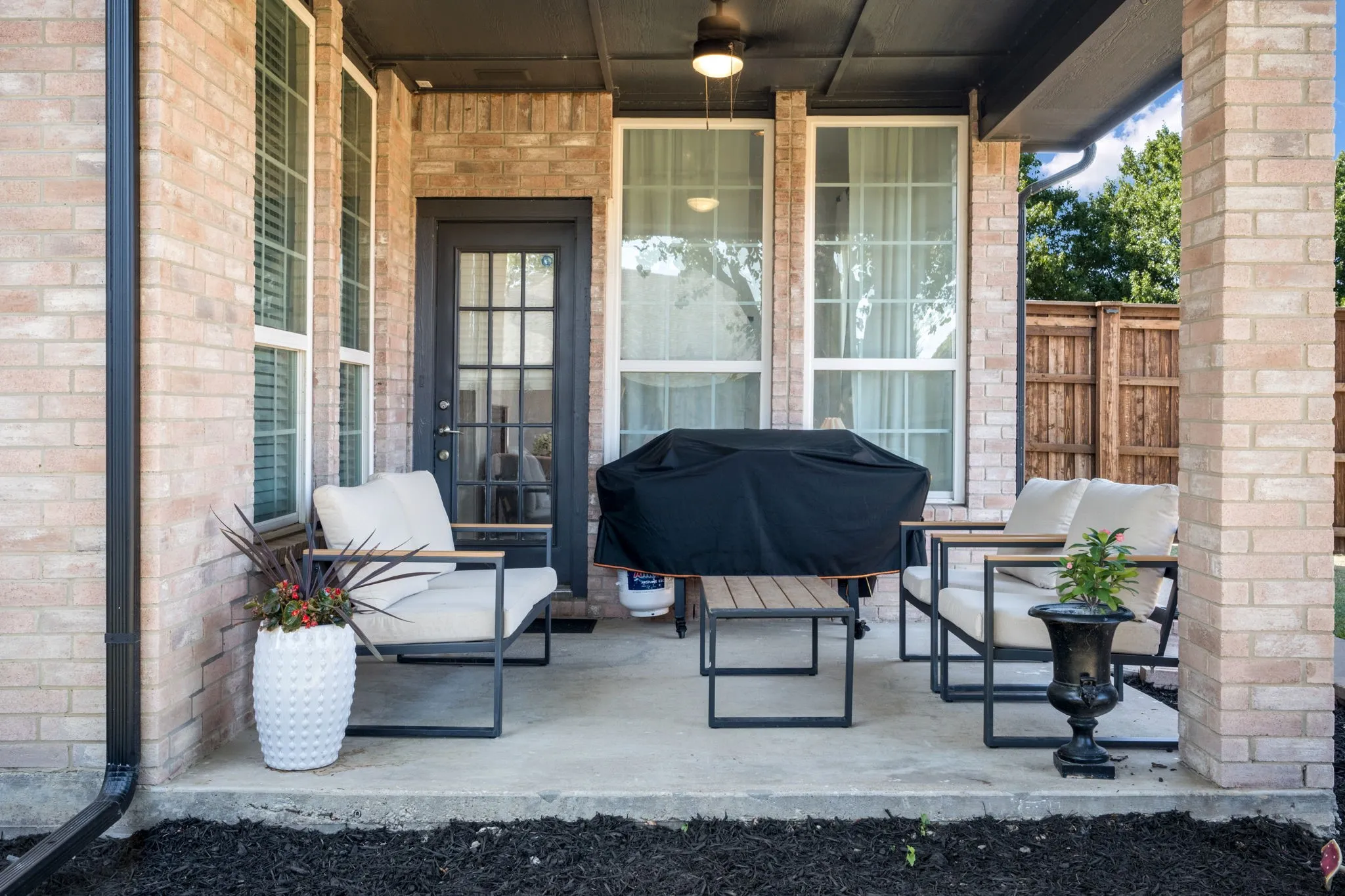 Single Family Residence For Sale in Dallas County , 3010 Harborview Boulevard, Rowlett, Texas 75088, 4 Bedroom, 2 Bathroom, 2 Garage spaces, 2,333 Sqft, built in 1995, mls#21363636, Real Estate Agent in Rowlett, Homes For Sale in Dallas county, Homes For Sale in Rowlett, Realtor in Rowlett Texas, Real Estate Brokerage Independent Realty Texas, Luminita Cordes Realtor