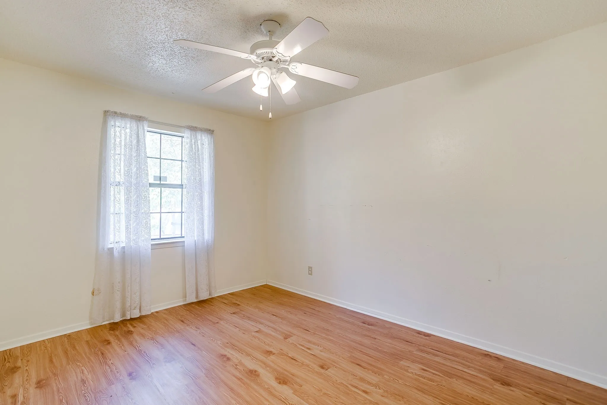 Duplex For Rent in Tarrant County , 3031 Las Vegas Trail, Fort Worth, Texas 76116, 3 Bedroom, 2 Bathroom, 2 Garage spaces, 1,494 Sqft, built in 1976, mls#21366114, Real Estate Agent in Fort Worth, Homes For Rent in Tarrant county, Homes For Rent in Fort Worth, Realtor in Fort Worth Texas, Real Estate Brokerage Independent Realty Texas, Luminita Cordes Realtor