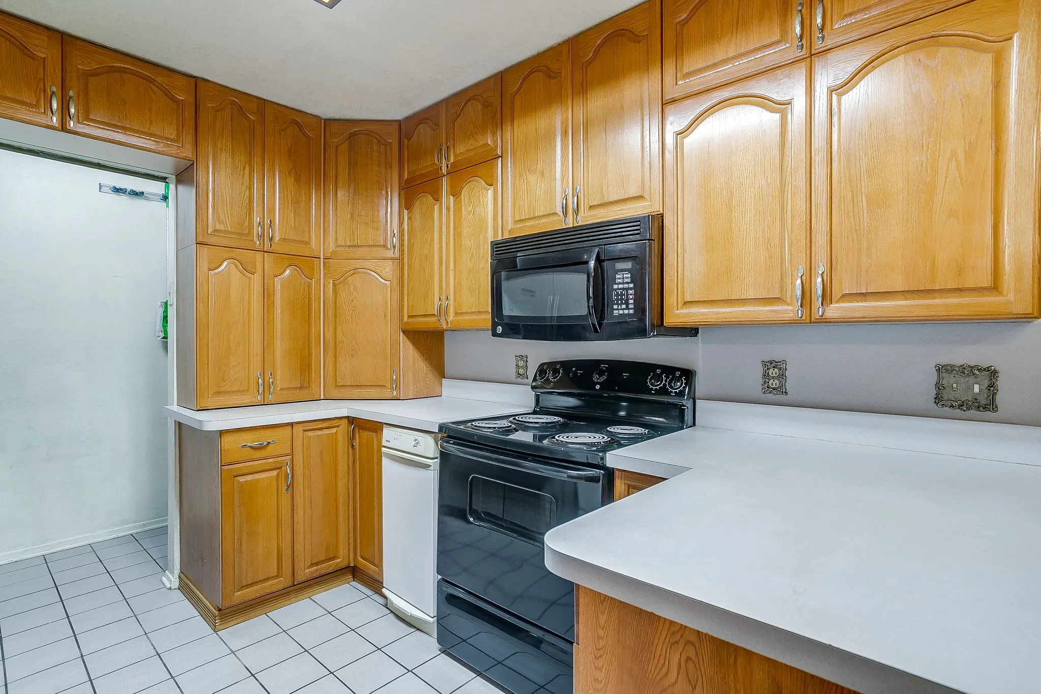 Duplex For Rent in Tarrant County , 3031 Las Vegas Trail, Fort Worth, Texas 76116, 3 Bedroom, 2 Bathroom, 2 Garage spaces, 1,494 Sqft, built in 1976, mls#21366114, Real Estate Agent in Fort Worth, Homes For Rent in Tarrant county, Homes For Rent in Fort Worth, Realtor in Fort Worth Texas, Real Estate Brokerage Independent Realty Texas, Luminita Cordes Realtor