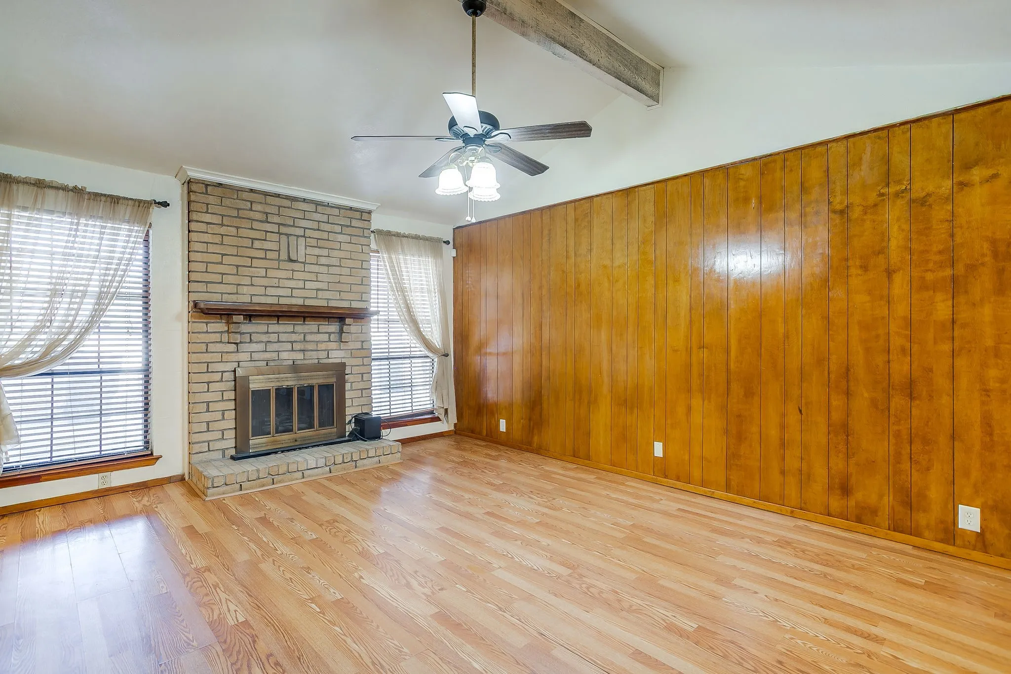 Duplex For Rent in Tarrant County , 3031 Las Vegas Trail, Fort Worth, Texas 76116, 3 Bedroom, 2 Bathroom, 2 Garage spaces, 1,494 Sqft, built in 1976, mls#21366114, Real Estate Agent in Fort Worth, Homes For Rent in Tarrant county, Homes For Rent in Fort Worth, Realtor in Fort Worth Texas, Real Estate Brokerage Independent Realty Texas, Luminita Cordes Realtor