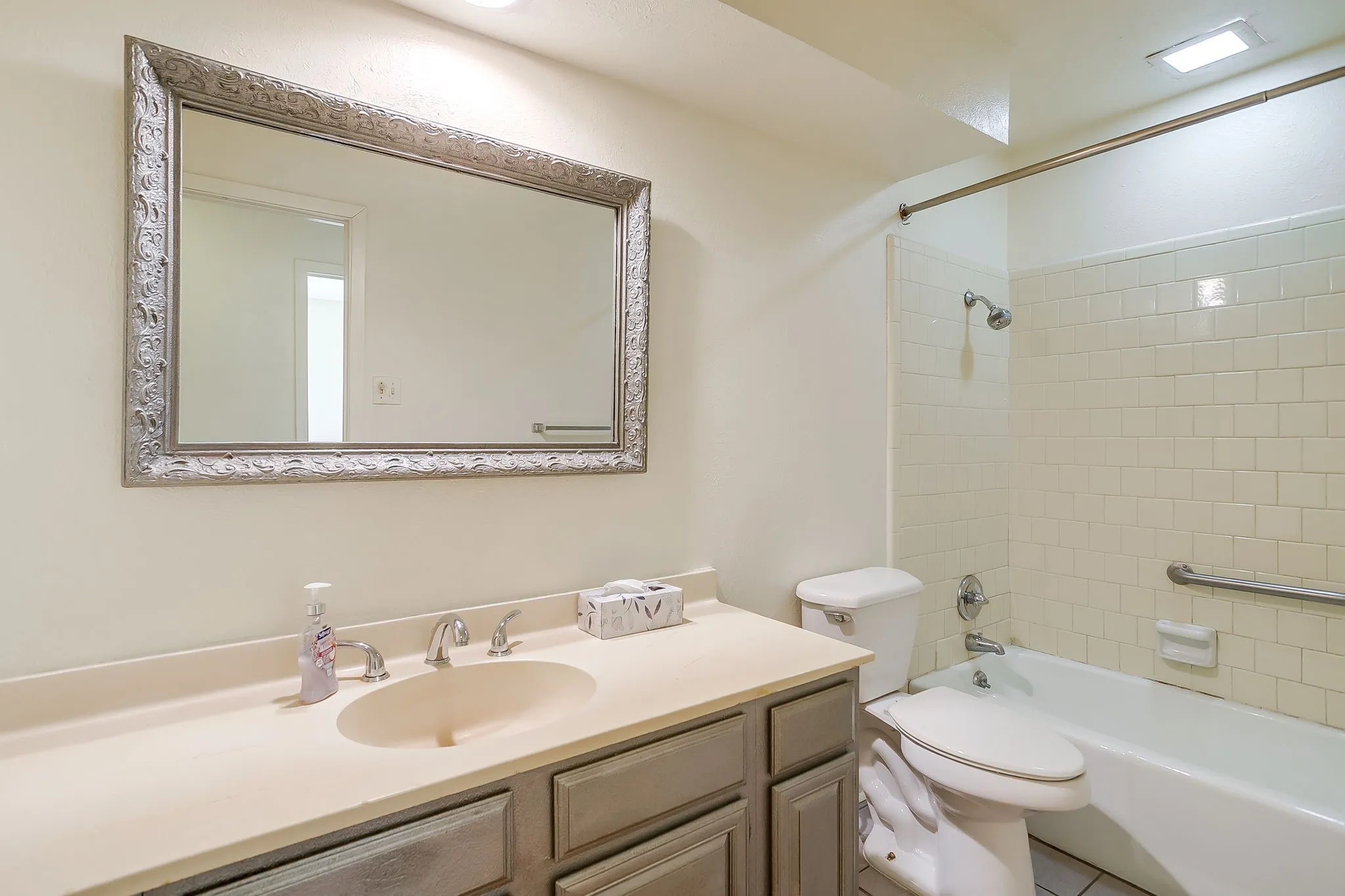 Duplex For Rent in Tarrant County , 3031 Las Vegas Trail, Fort Worth, Texas 76116, 3 Bedroom, 2 Bathroom, 2 Garage spaces, 1,494 Sqft, built in 1976, mls#21366114, Real Estate Agent in Fort Worth, Homes For Rent in Tarrant county, Homes For Rent in Fort Worth, Realtor in Fort Worth Texas, Real Estate Brokerage Independent Realty Texas, Luminita Cordes Realtor