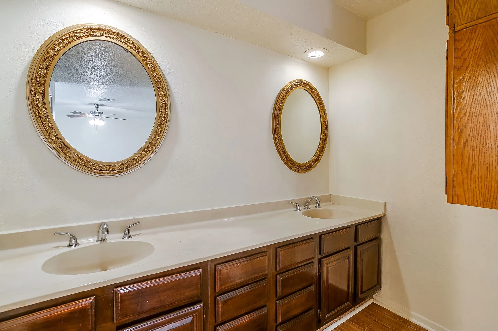 Duplex For Rent in Tarrant County , 3031 Las Vegas Trail, Fort Worth, Texas 76116, 3 Bedroom, 2 Bathroom, 2 Garage spaces, 1,494 Sqft, built in 1976, mls#21366114, Real Estate Agent in Fort Worth, Homes For Rent in Tarrant county, Homes For Rent in Fort Worth, Realtor in Fort Worth Texas, Real Estate Brokerage Independent Realty Texas, Luminita Cordes Realtor