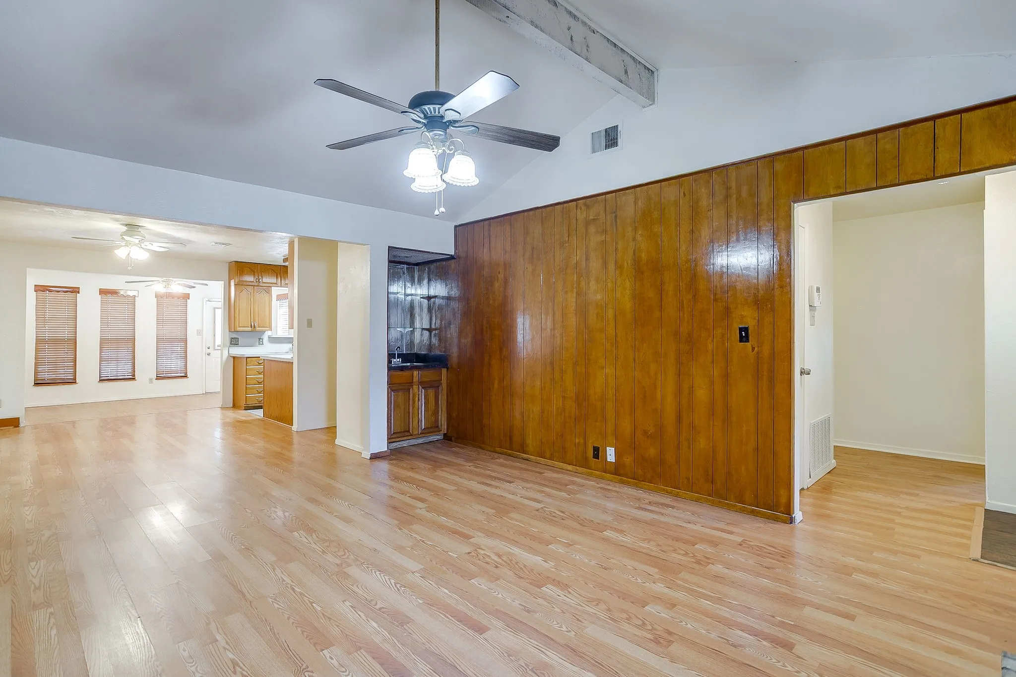 Duplex For Rent in Tarrant County , 3031 Las Vegas Trail, Fort Worth, Texas 76116, 3 Bedroom, 2 Bathroom, 2 Garage spaces, 1,494 Sqft, built in 1976, mls#21366114, Real Estate Agent in Fort Worth, Homes For Rent in Tarrant county, Homes For Rent in Fort Worth, Realtor in Fort Worth Texas, Real Estate Brokerage Independent Realty Texas, Luminita Cordes Realtor