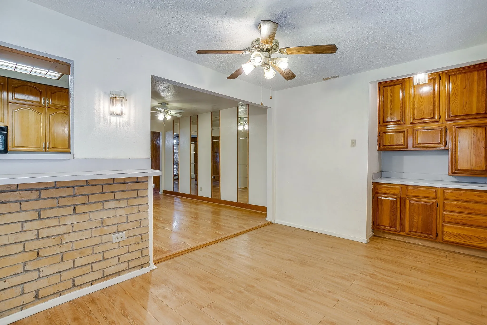 Duplex For Rent in Tarrant County , 3031 Las Vegas Trail, Fort Worth, Texas 76116, 3 Bedroom, 2 Bathroom, 2 Garage spaces, 1,494 Sqft, built in 1976, mls#21366114, Real Estate Agent in Fort Worth, Homes For Rent in Tarrant county, Homes For Rent in Fort Worth, Realtor in Fort Worth Texas, Real Estate Brokerage Independent Realty Texas, Luminita Cordes Realtor