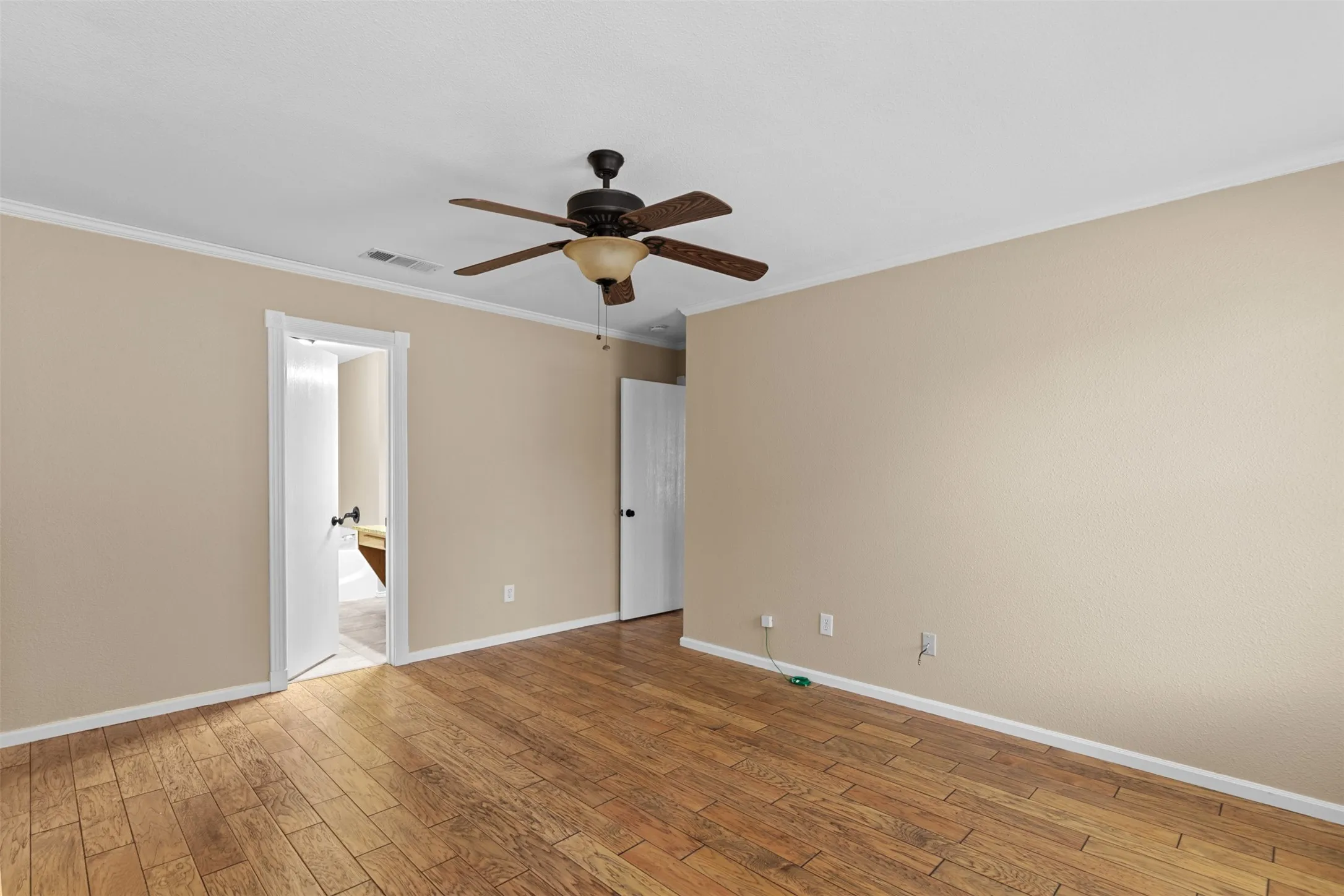 Single Family Residence For Sale in Ellis County , 1422 Misty Meadow Drive, Midlothian, Texas 76065, 3 Bedroom, 2 Bathroom, 2 Garage spaces, 1,438 Sqft, built in 2000, mls#21364073, Real Estate Agent in Midlothian, Homes For Sale in Ellis county, Homes For Sale in Midlothian, Realtor in Midlothian Texas, Real Estate Brokerage Independent Realty Texas, Luminita Cordes Realtor