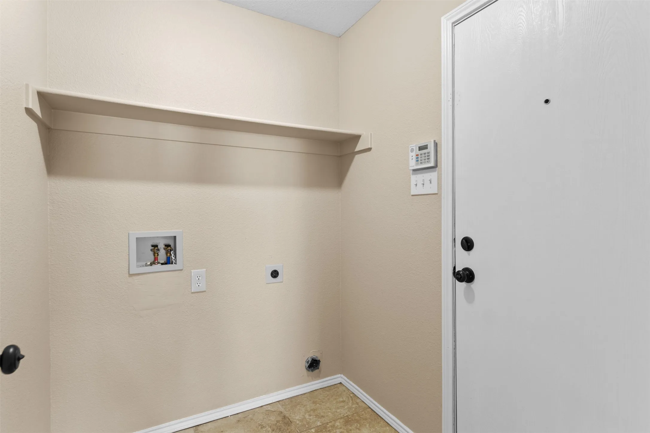 Single Family Residence For Sale in Ellis County , 1422 Misty Meadow Drive, Midlothian, Texas 76065, 3 Bedroom, 2 Bathroom, 2 Garage spaces, 1,438 Sqft, built in 2000, mls#21364073, Real Estate Agent in Midlothian, Homes For Sale in Ellis county, Homes For Sale in Midlothian, Realtor in Midlothian Texas, Real Estate Brokerage Independent Realty Texas, Luminita Cordes Realtor