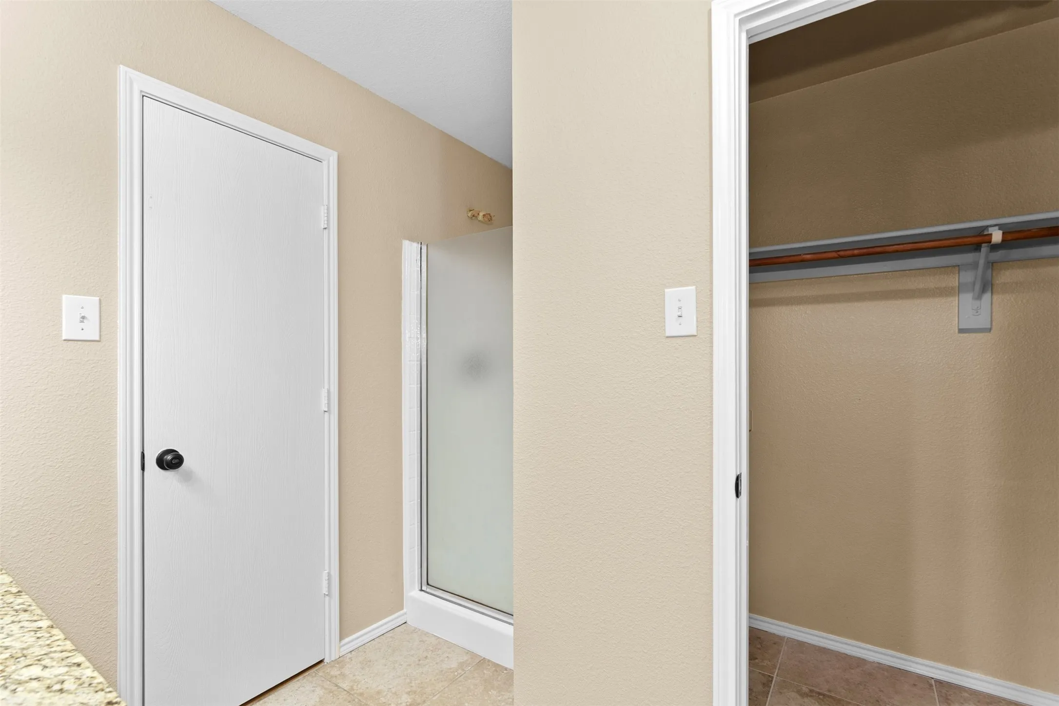 Single Family Residence For Sale in Ellis County , 1422 Misty Meadow Drive, Midlothian, Texas 76065, 3 Bedroom, 2 Bathroom, 2 Garage spaces, 1,438 Sqft, built in 2000, mls#21364073, Real Estate Agent in Midlothian, Homes For Sale in Ellis county, Homes For Sale in Midlothian, Realtor in Midlothian Texas, Real Estate Brokerage Independent Realty Texas, Luminita Cordes Realtor