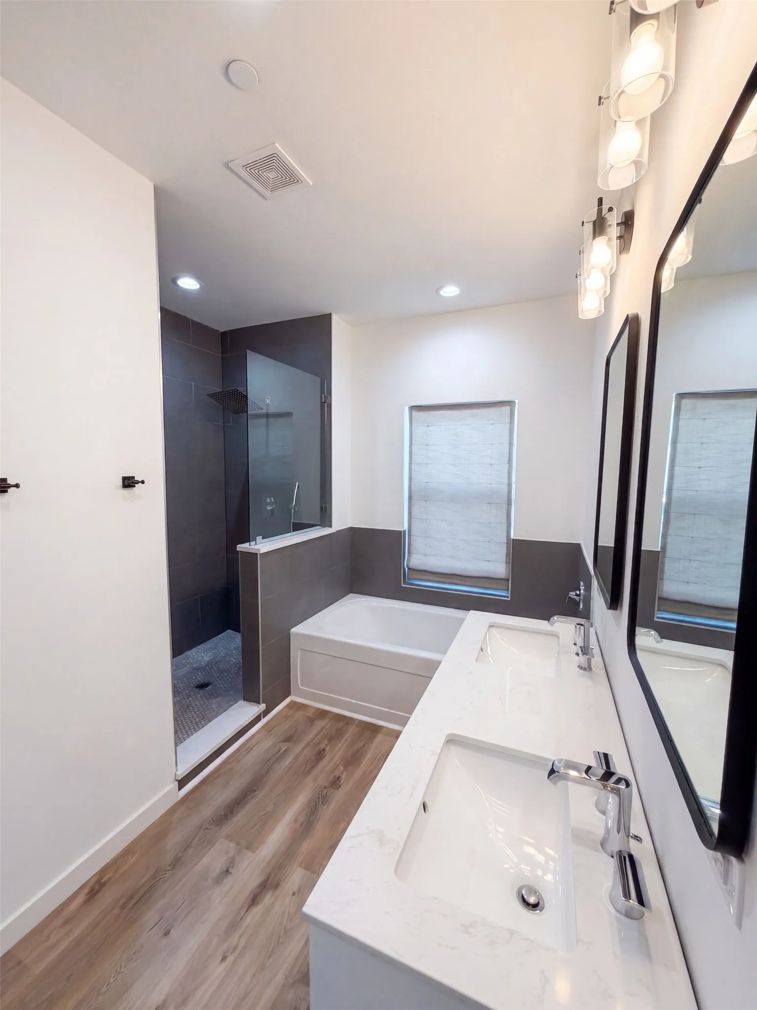 Townhouse For Sale in Collin County , 1020 17th Street, Plano, Texas 75074, 3 Bedroom, 3 Bathroom, 2 Garage spaces, 1,582 Sqft, built in 2022, mls#21366329, Real Estate Agent in Plano, Homes For Sale in Collin county, Homes For Sale in Plano, Realtor in Plano Texas, Real Estate Brokerage Independent Realty Texas, Luminita Cordes Realtor