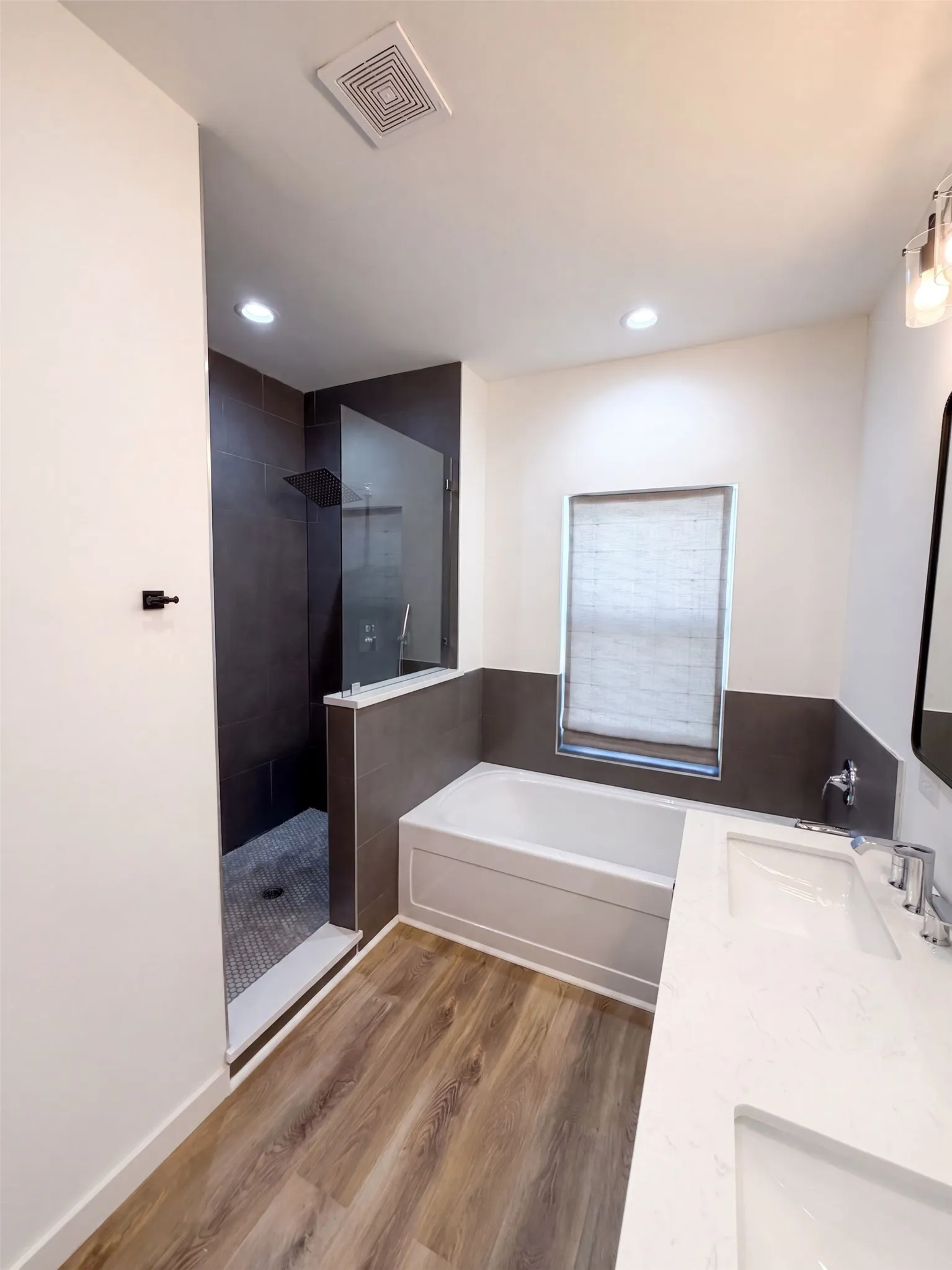 Townhouse For Sale in Collin County , 1020 17th Street, Plano, Texas 75074, 3 Bedroom, 3 Bathroom, 2 Garage spaces, 1,582 Sqft, built in 2022, mls#21366329, Real Estate Agent in Plano, Homes For Sale in Collin county, Homes For Sale in Plano, Realtor in Plano Texas, Real Estate Brokerage Independent Realty Texas, Luminita Cordes Realtor