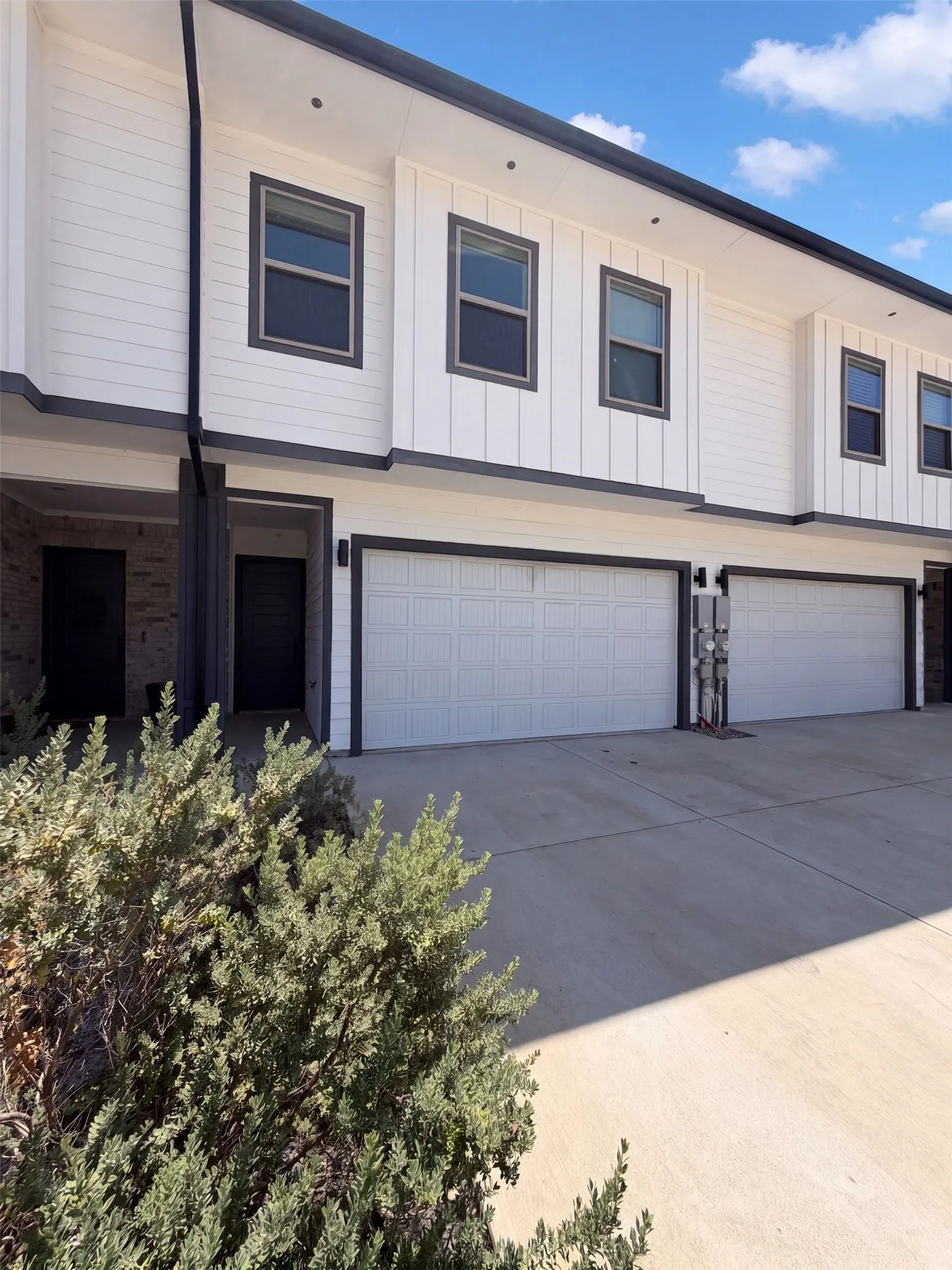 Townhouse For Sale in Collin County , 1020 17th Street, Plano, Texas 75074, 3 Bedroom, 3 Bathroom, 2 Garage spaces, 1,582 Sqft, built in 2022, mls#21366329, Real Estate Agent in Plano, Homes For Sale in Collin county, Homes For Sale in Plano, Realtor in Plano Texas, Real Estate Brokerage Independent Realty Texas, Luminita Cordes Realtor